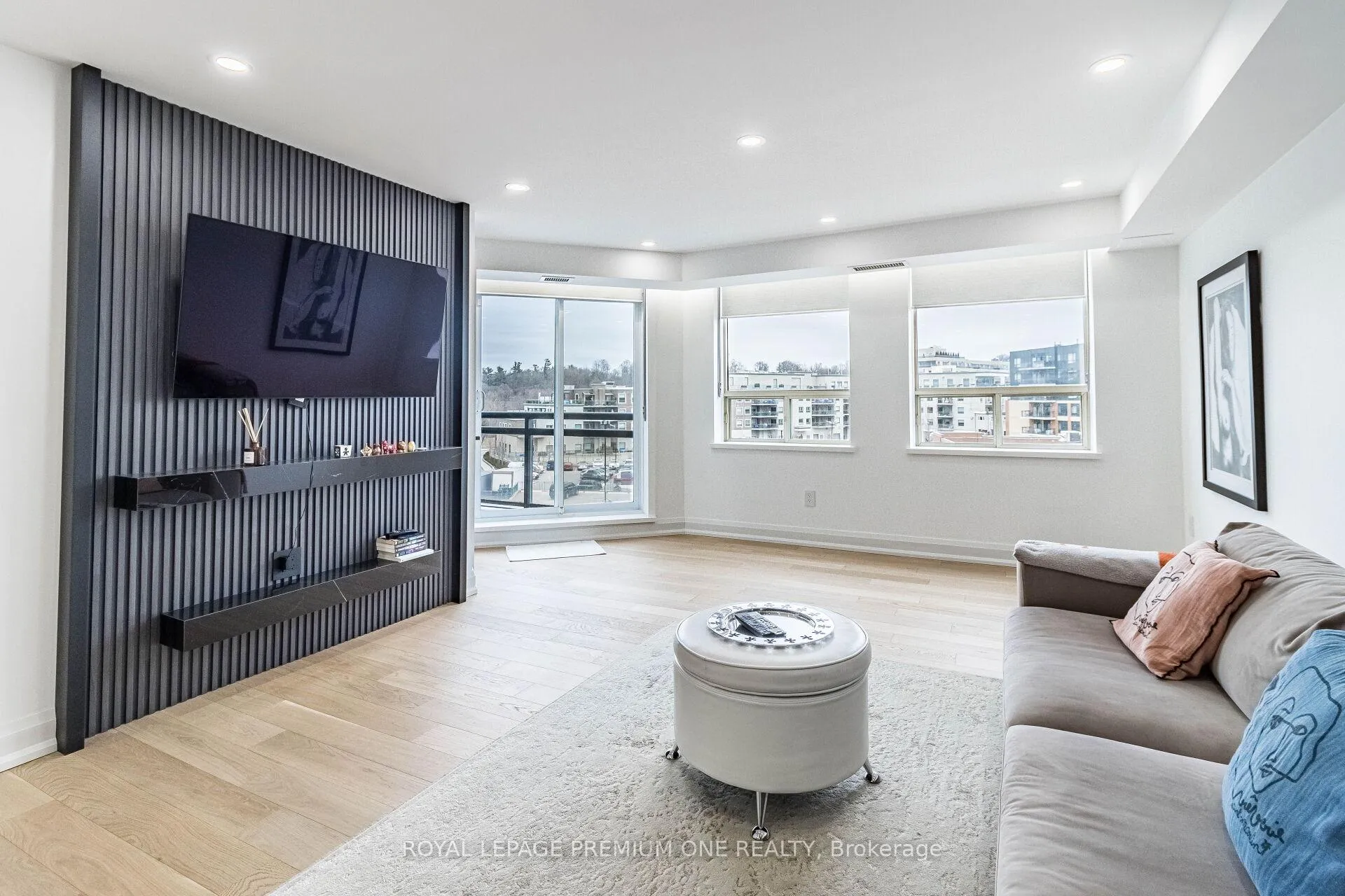 Photo 14 of Unit 207, 100 Arbors Lane, Vaughan, West Woodbridge — HOMEH