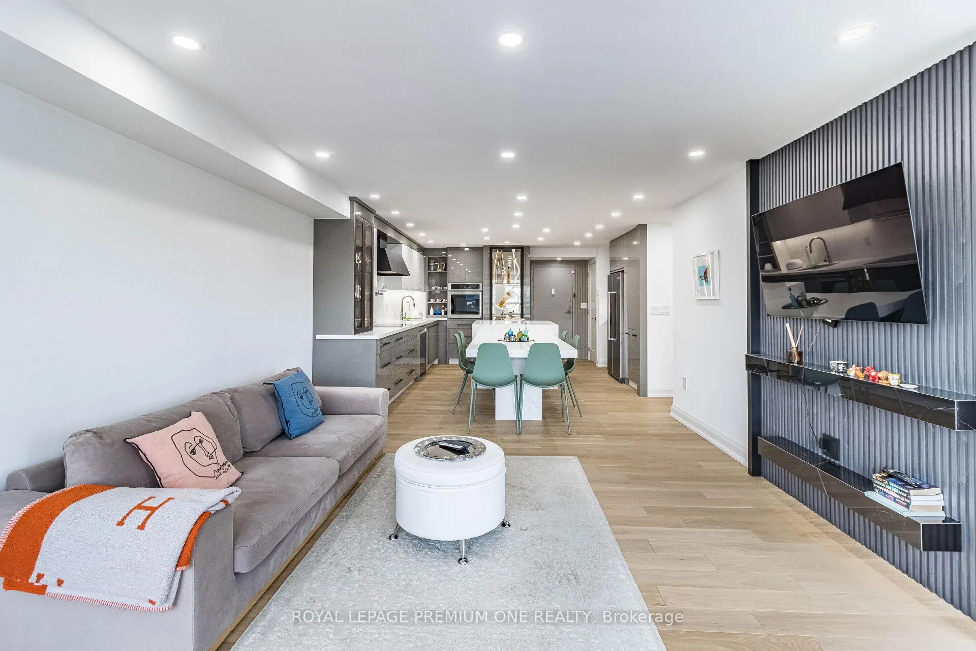 Photo 15 of Unit 207, 100 Arbors Lane, Vaughan, West Woodbridge — HOMEH