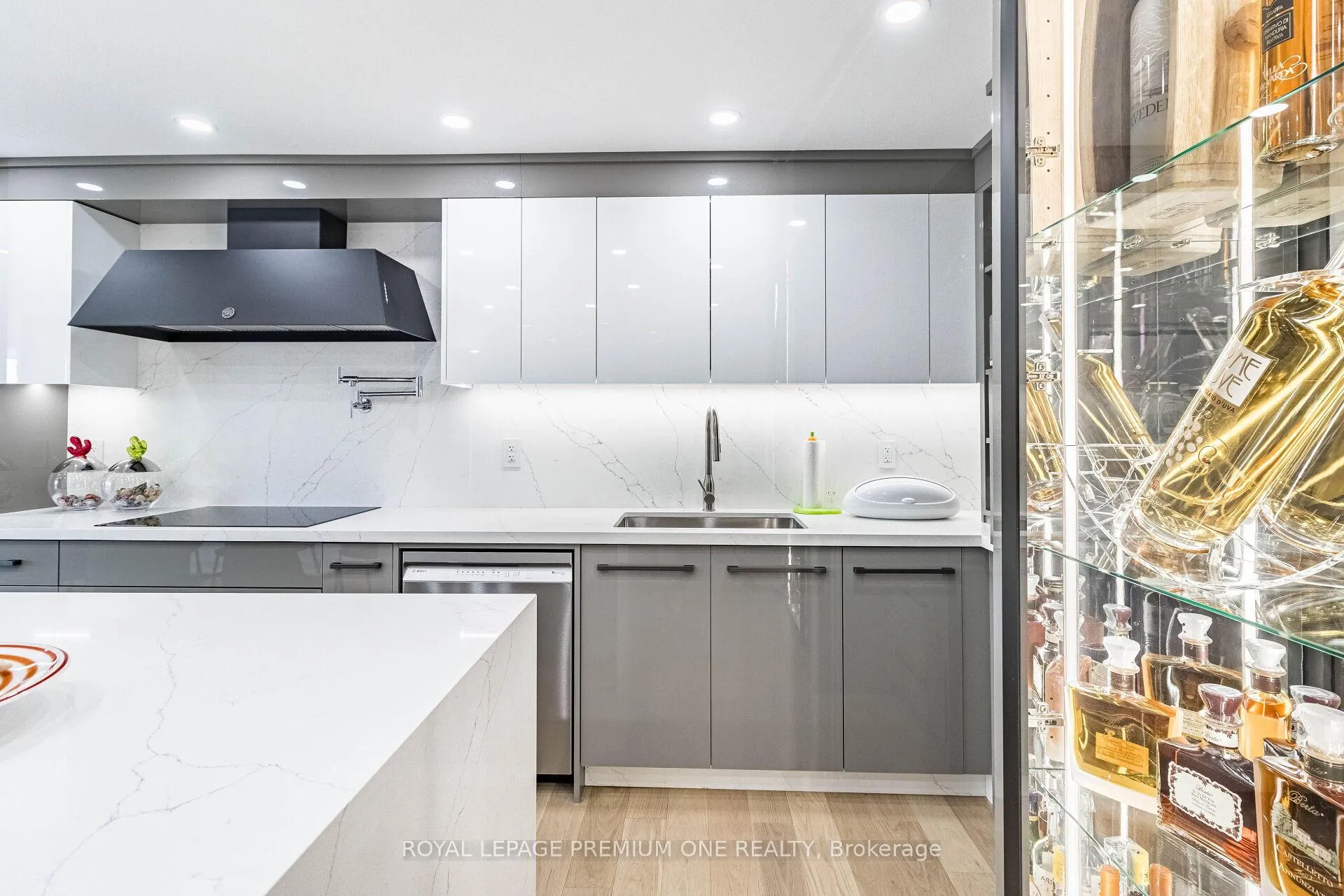 Photo 21 of Unit 207, 100 Arbors Lane, Vaughan, West Woodbridge — HOMEH