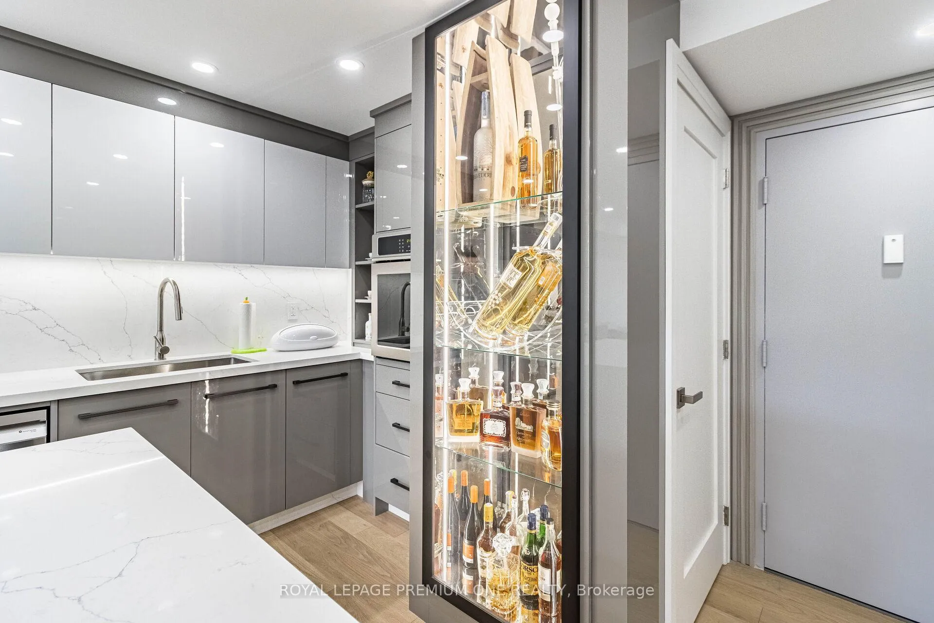 Photo 27 of Unit 207, 100 Arbors Lane, Vaughan, West Woodbridge — HOMEH