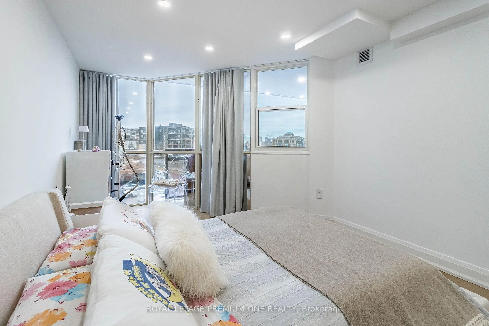 Photo 30 of Unit 207, 100 Arbors Lane, Vaughan, West Woodbridge — HOMEH
