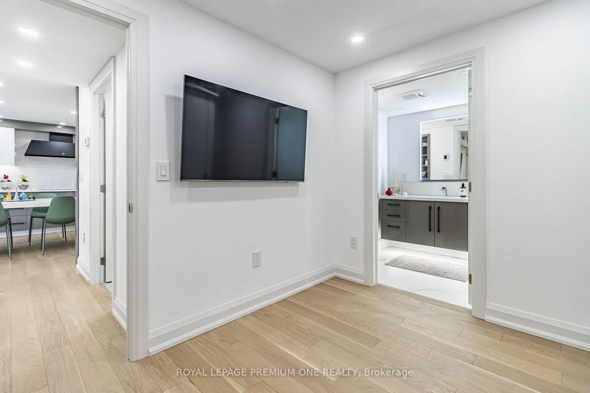 Photo 36 of Unit 207, 100 Arbors Lane, Vaughan, West Woodbridge — HOMEH