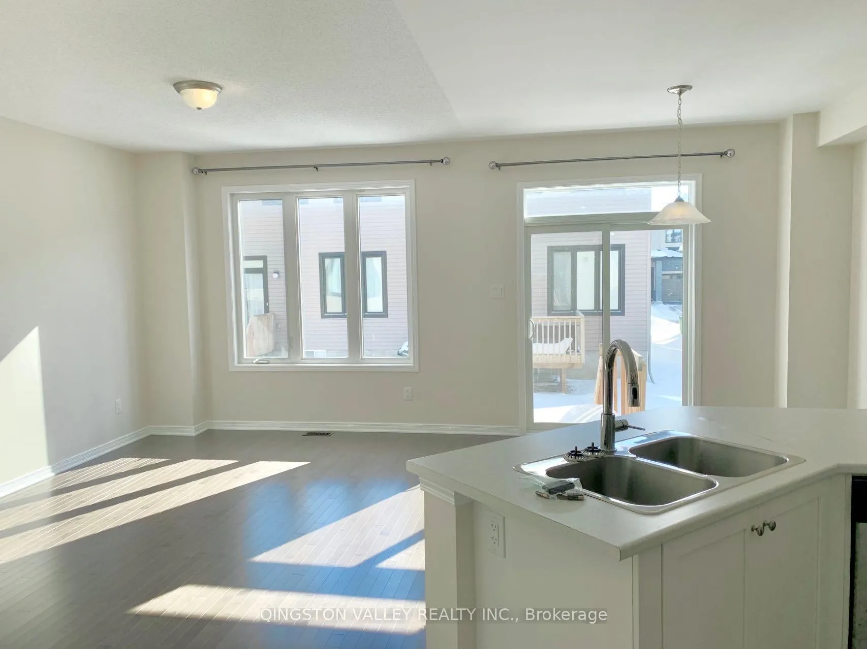 Photo 8 of 850 Element Private, Ottawa, Kanata - Emerald Meadows/Trailwest — HOMEH