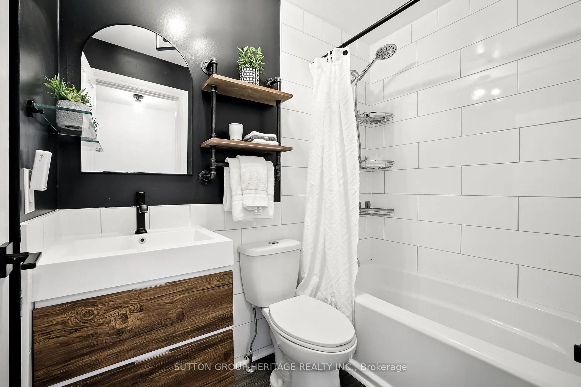 Photo 11 of 152 Olive Avenue, Oshawa, Central — HOMEH