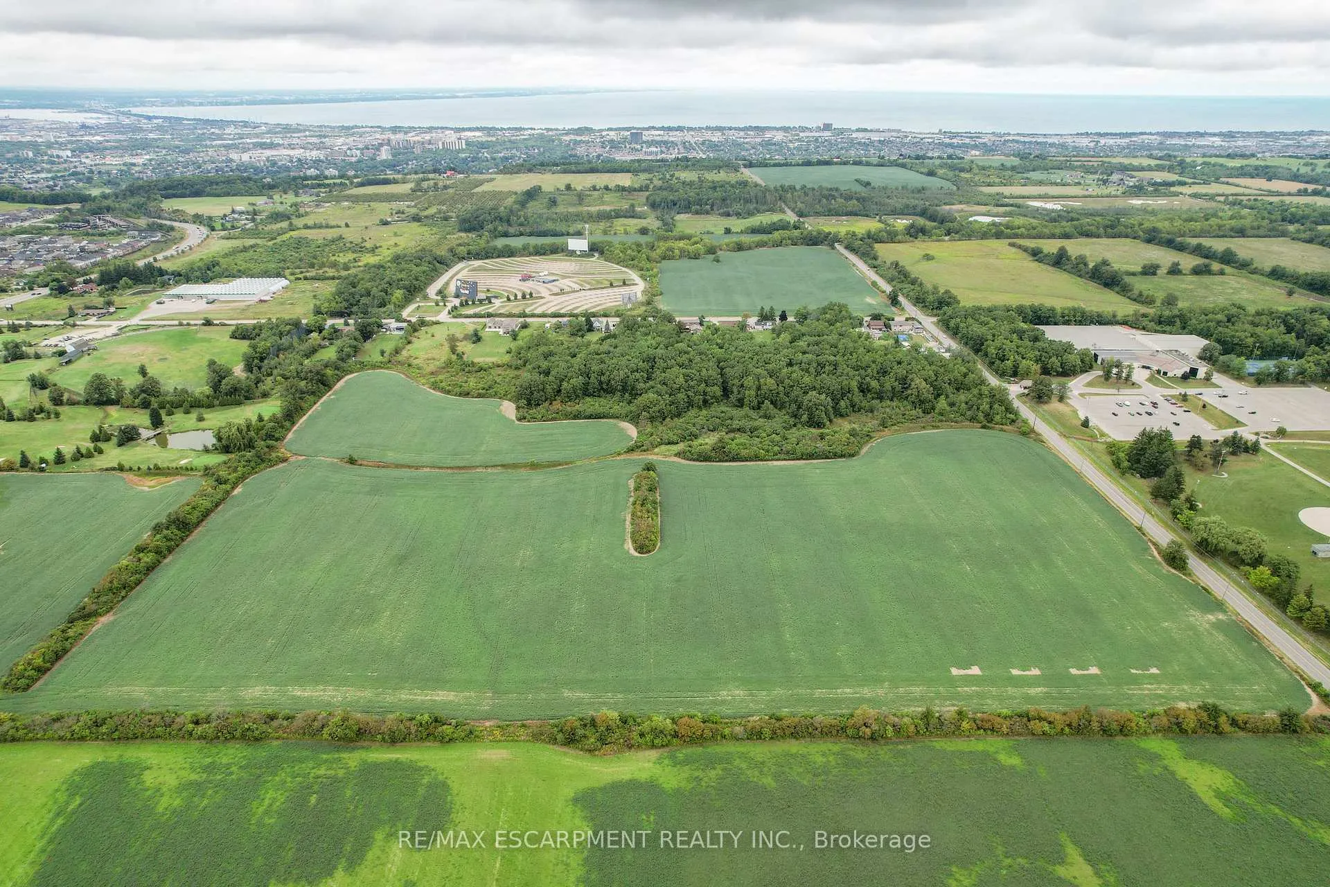 Photo 3 of 66 Green Mountain Road E, Hamilton, Rural Stoney Creek — HOMEH