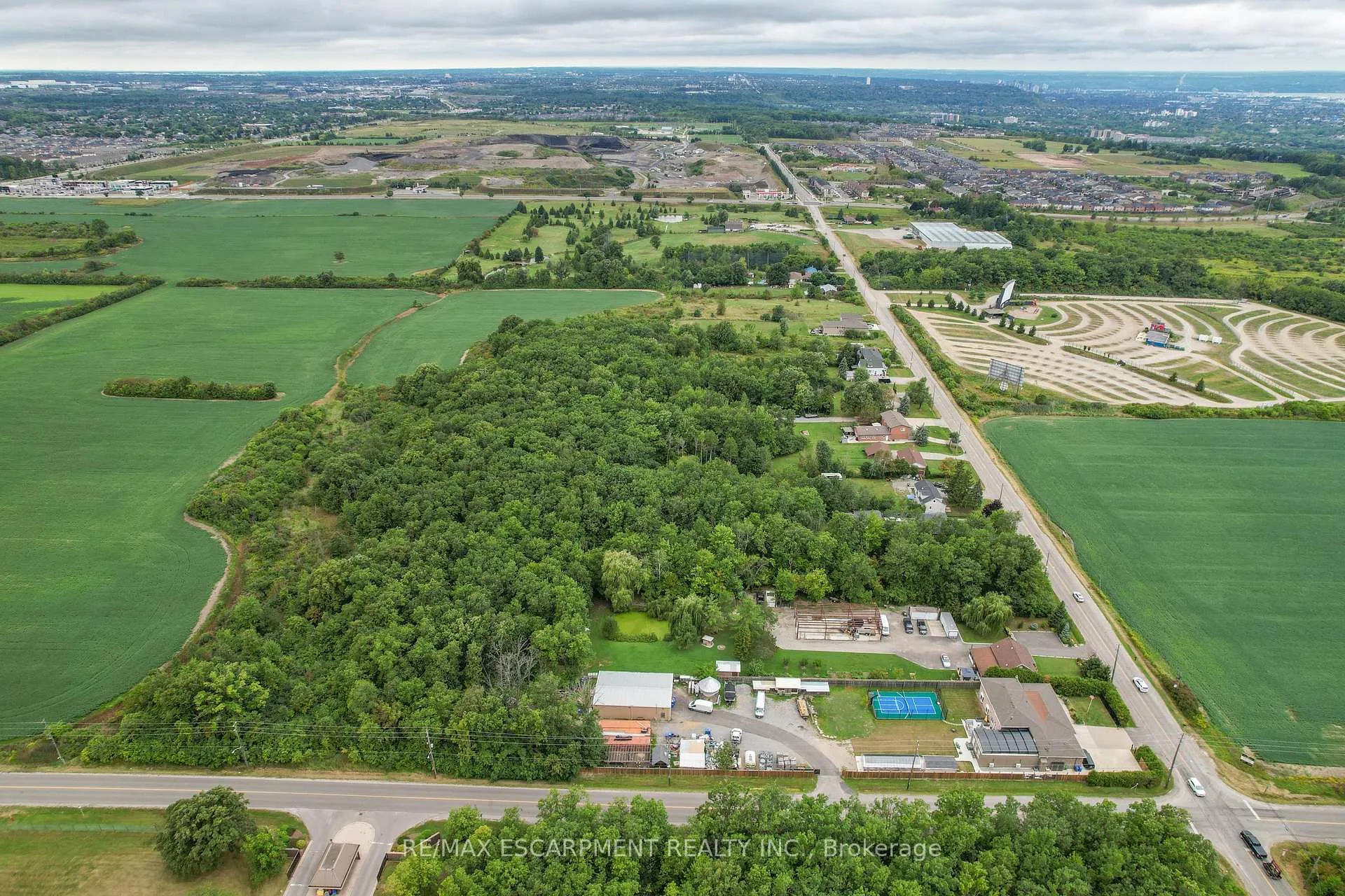 Photo 10 of 66 Green Mountain Road E, Hamilton, Rural Stoney Creek — HOMEH