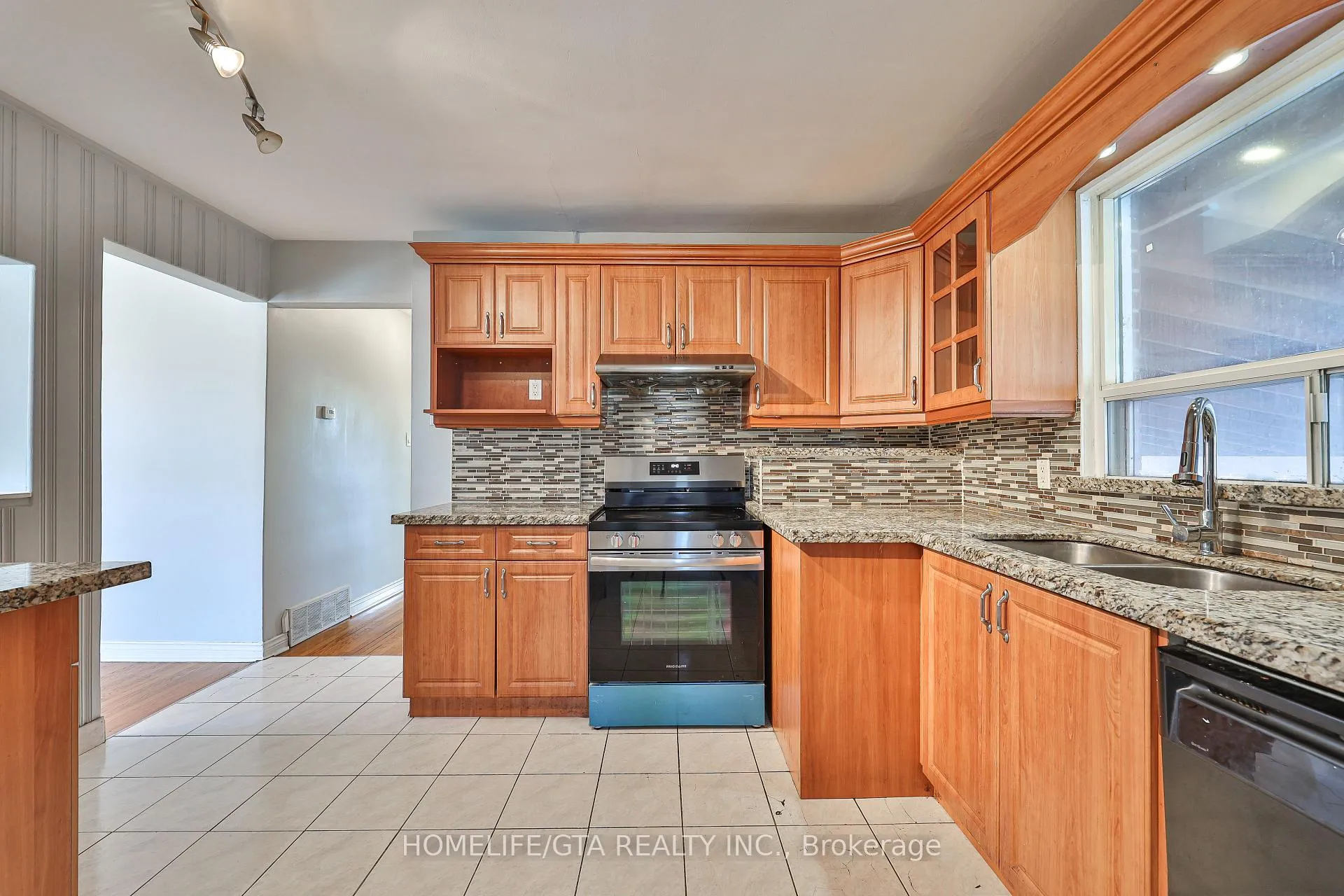 Photo 65 of 79 Mountland Drive, Scarborough, Woburn — HOMEH
