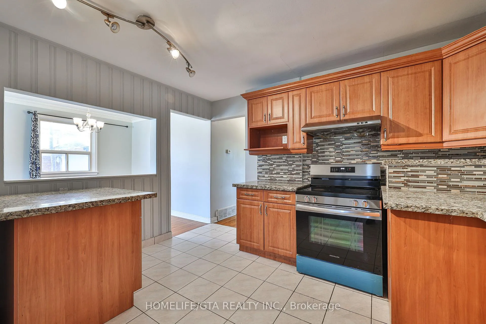 Photo 69 of 79 Mountland Drive, Scarborough, Woburn — HOMEH