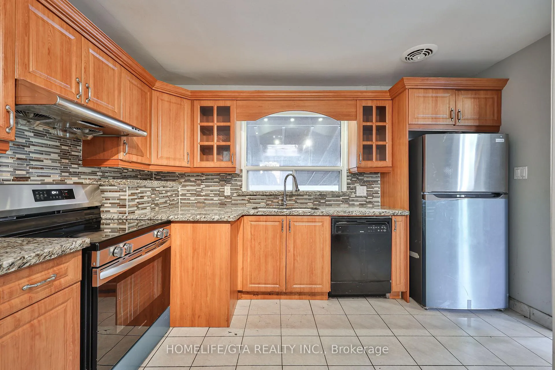 Photo 77 of 79 Mountland Drive, Scarborough, Woburn — HOMEH