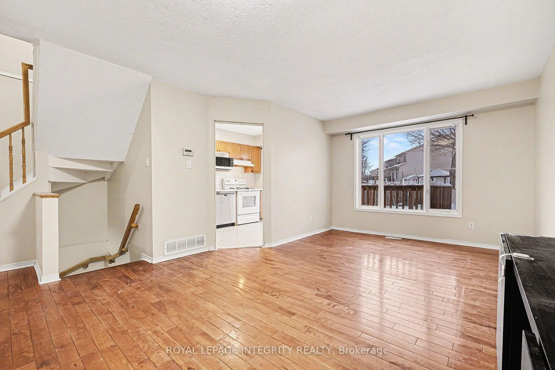 Photo 4 of 206 Beatrice Drive, Ottawa, Barrhaven - Longfields — HOMEH
