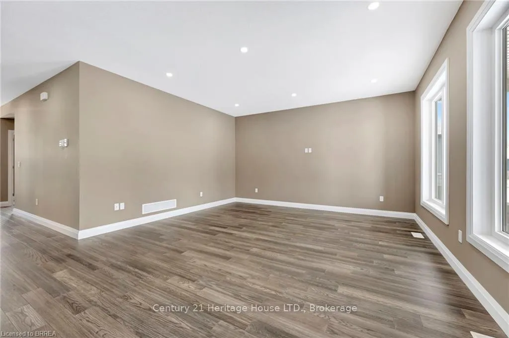 Photo 5 of Unit 19, 68 Cedar Street, Brant, Paris — HOMEH