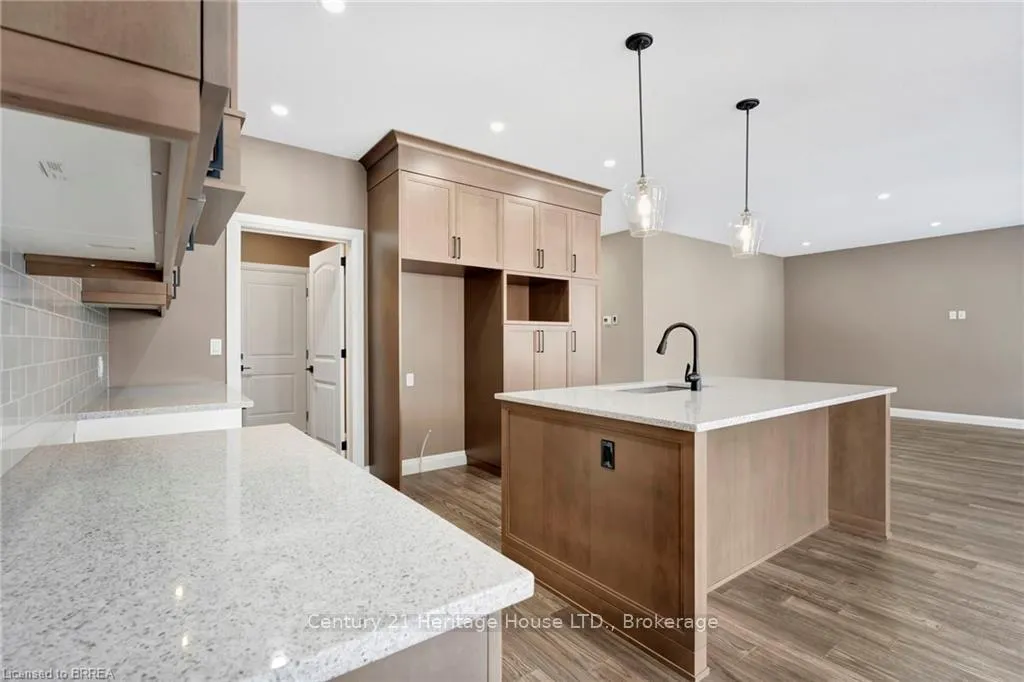 Photo 10 of Unit 19, 68 Cedar Street, Brant, Paris — HOMEH
