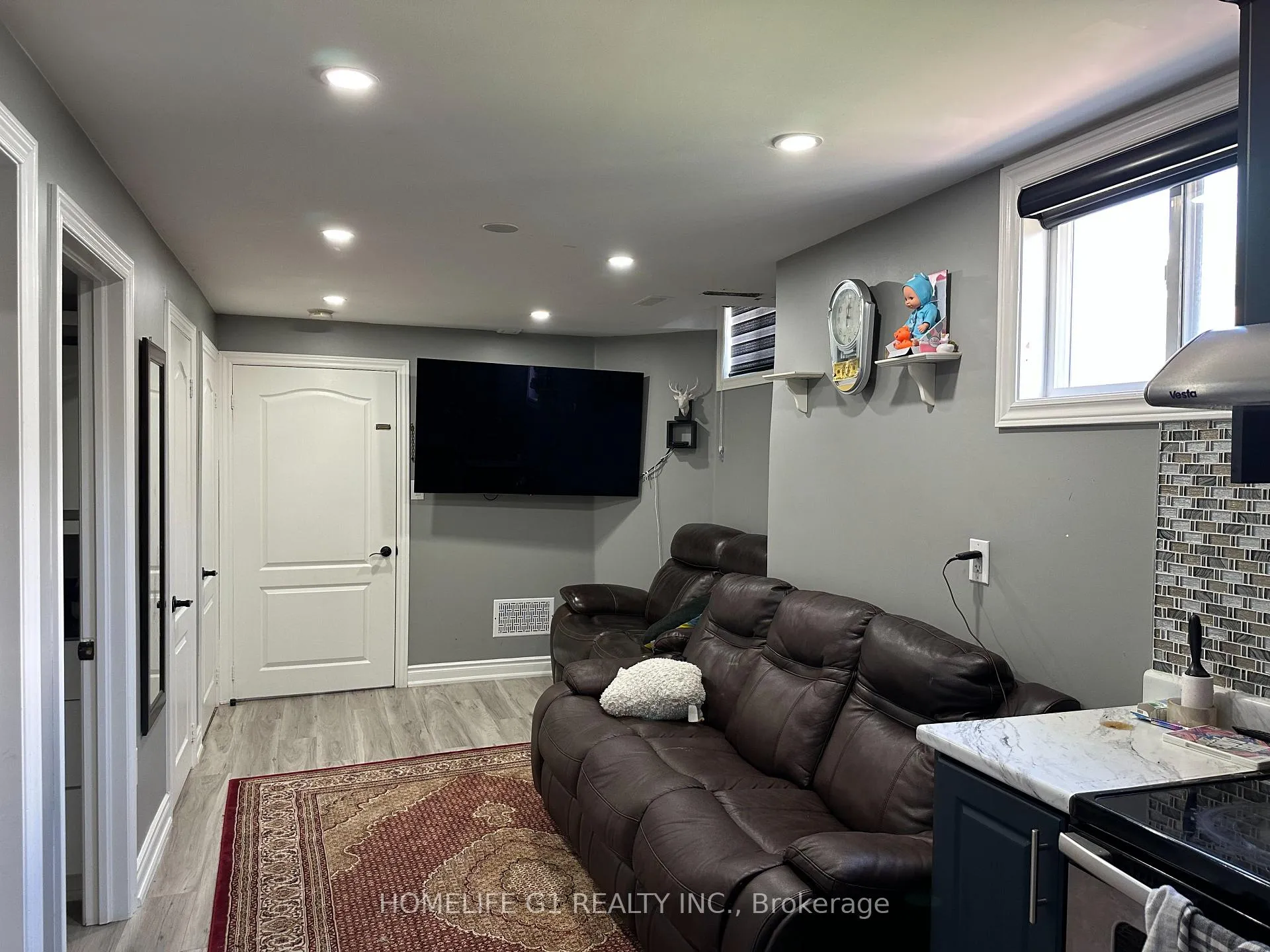 Photo 4 of 35 Evanswood Crescent, Brampton, Credit Valley — HOMEH