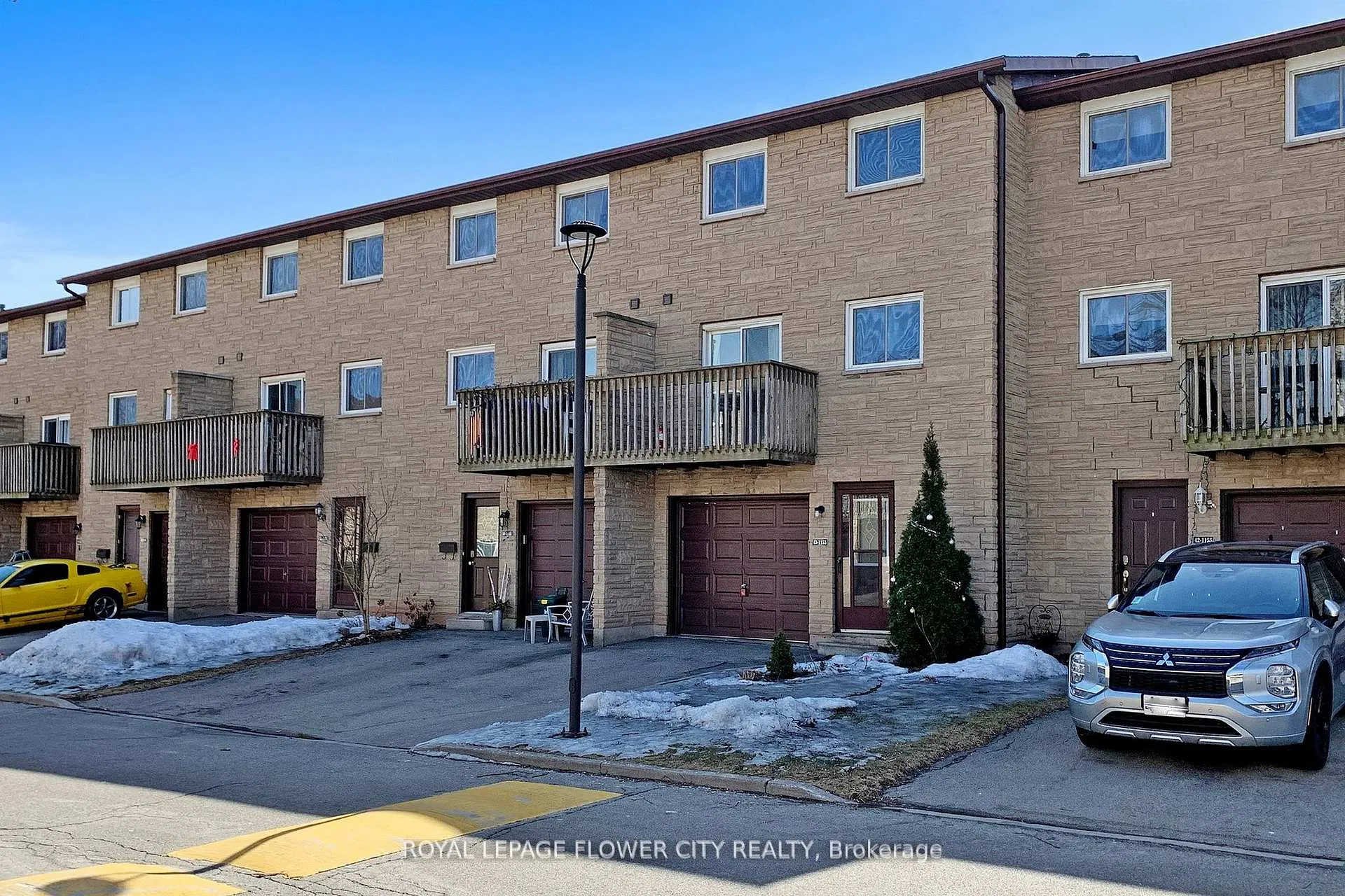 Photo 3 of Unit 43, 1155 Paramount Drive, Hamilton, Stoney Creek — HOMEH