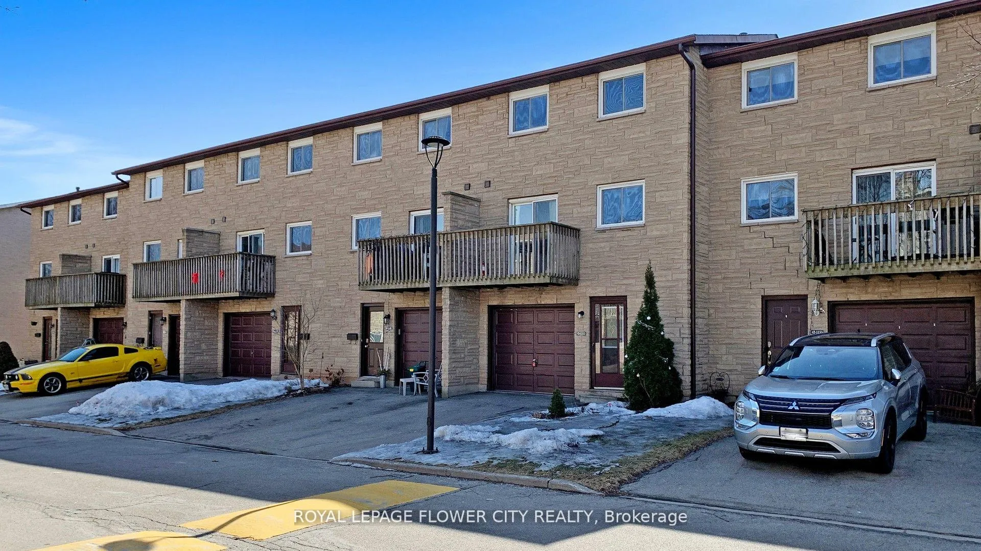 Photo 4 of Unit 43, 1155 Paramount Drive, Hamilton, Stoney Creek — HOMEH
