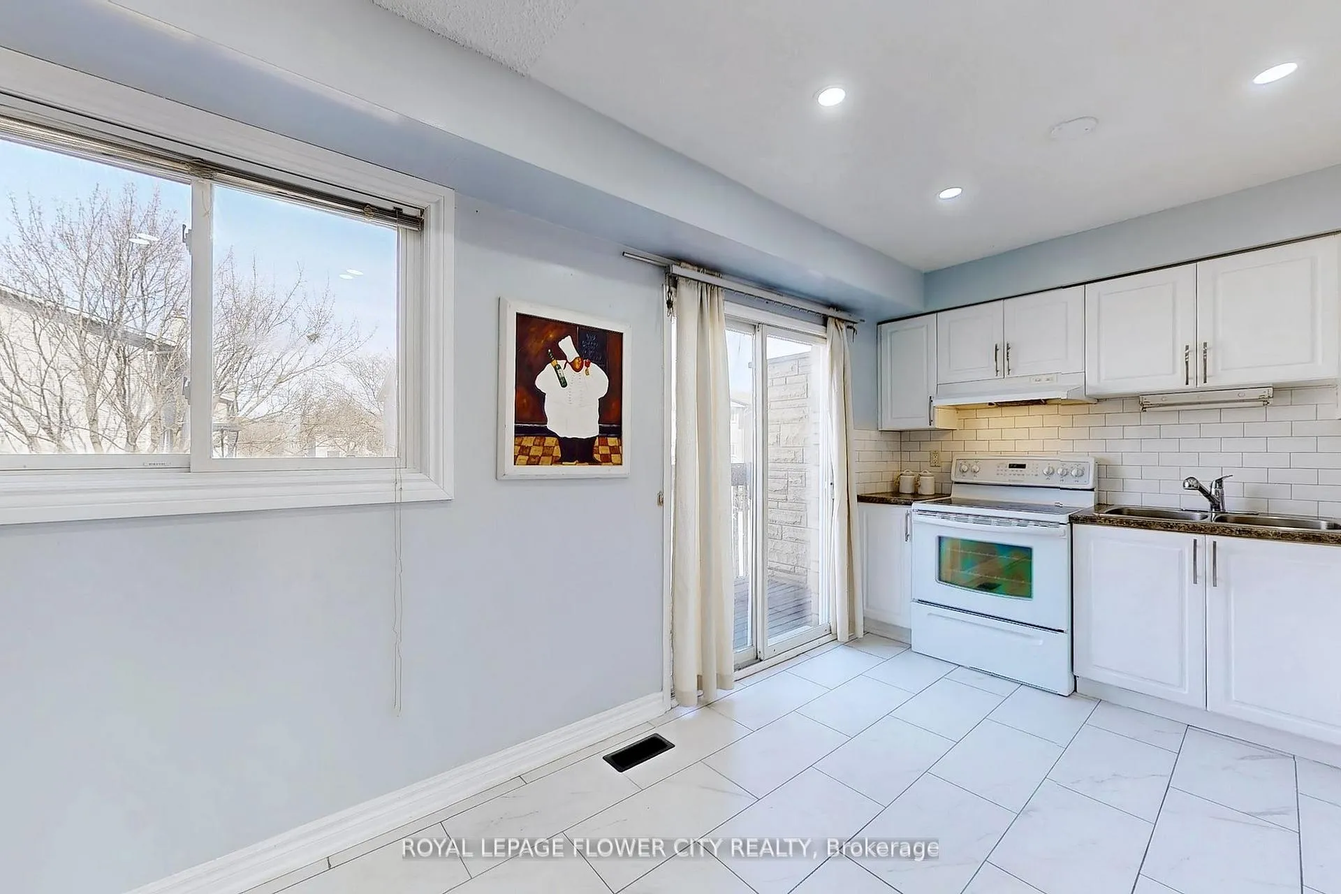 Photo 11 of Unit 43, 1155 Paramount Drive, Hamilton, Stoney Creek — HOMEH