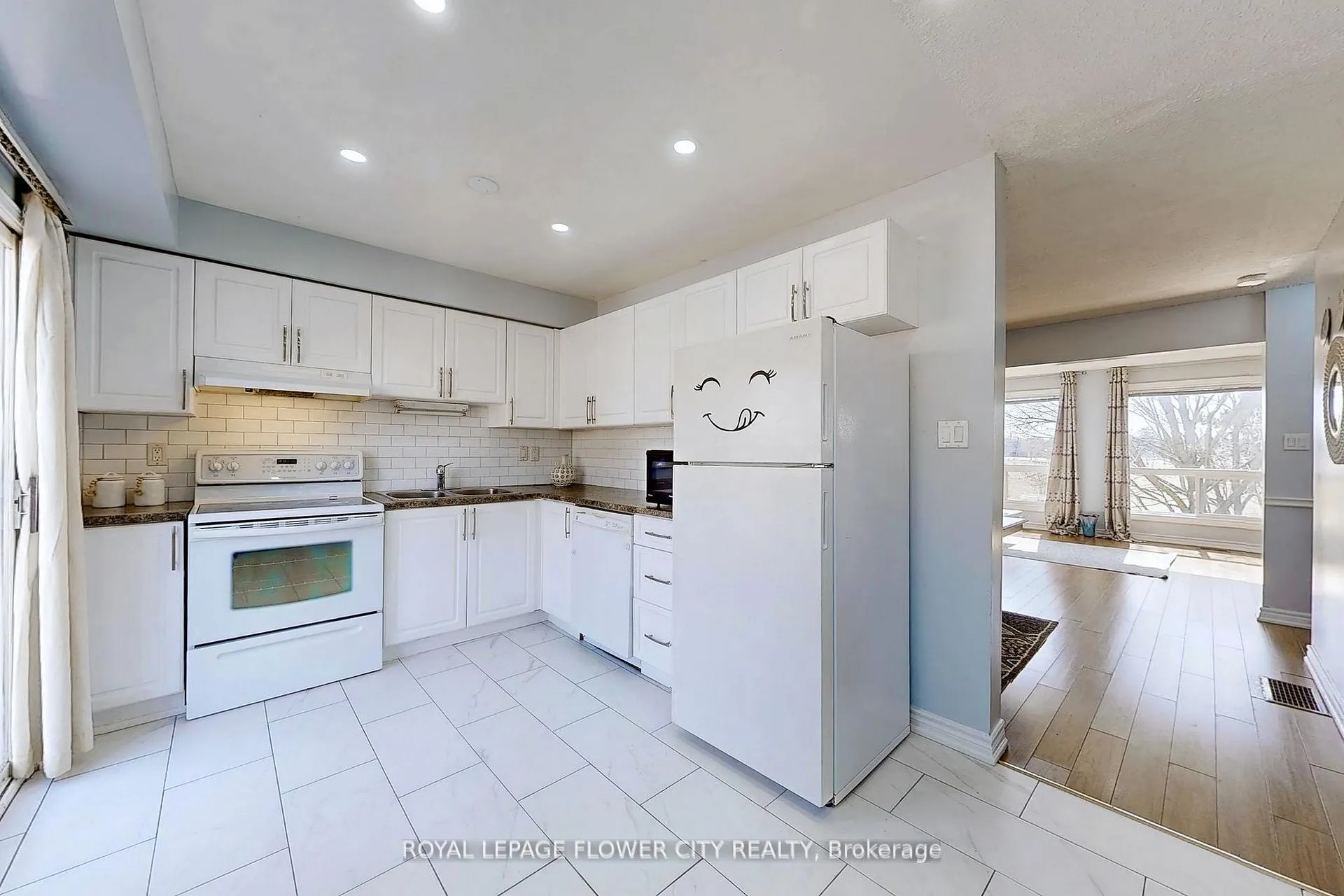 Photo 12 of Unit 43, 1155 Paramount Drive, Hamilton, Stoney Creek — HOMEH