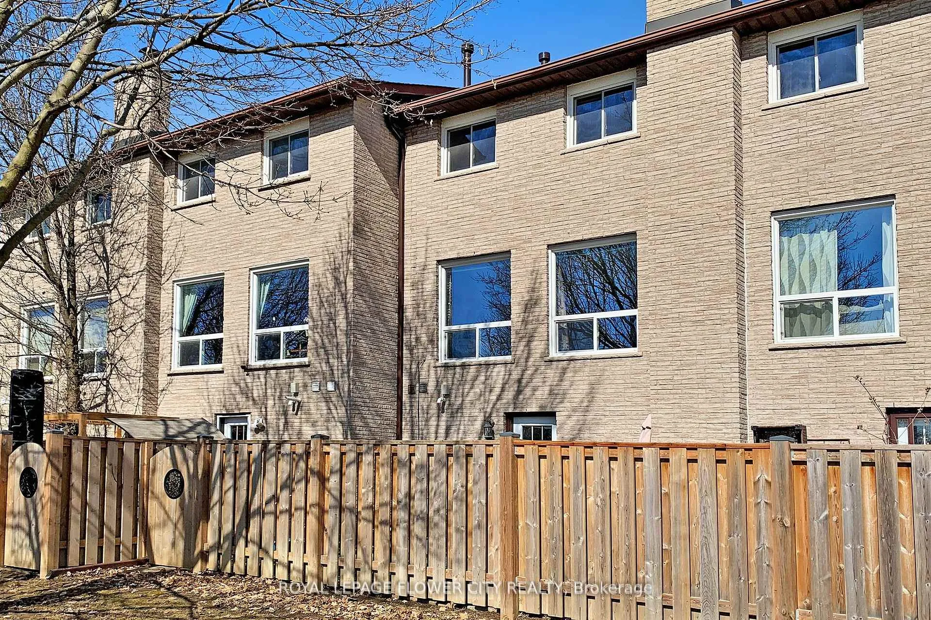 Photo 32 of Unit 43, 1155 Paramount Drive, Hamilton, Stoney Creek — HOMEH