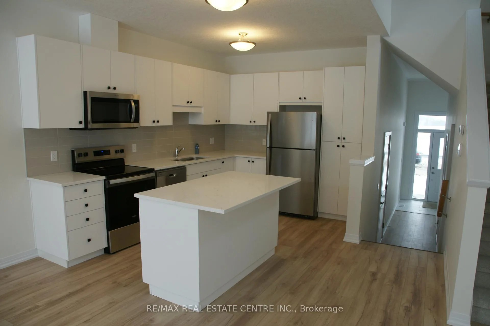 Photo 4 of 111 Winter Wren Crescent, Kitchener — HOMEH