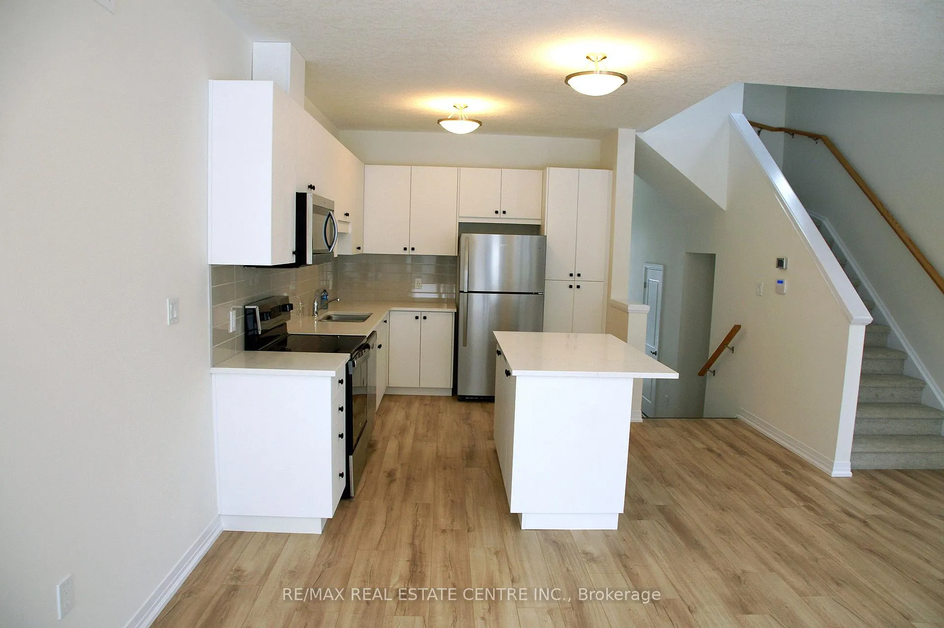 Photo 5 of 111 Winter Wren Crescent, Kitchener — HOMEH