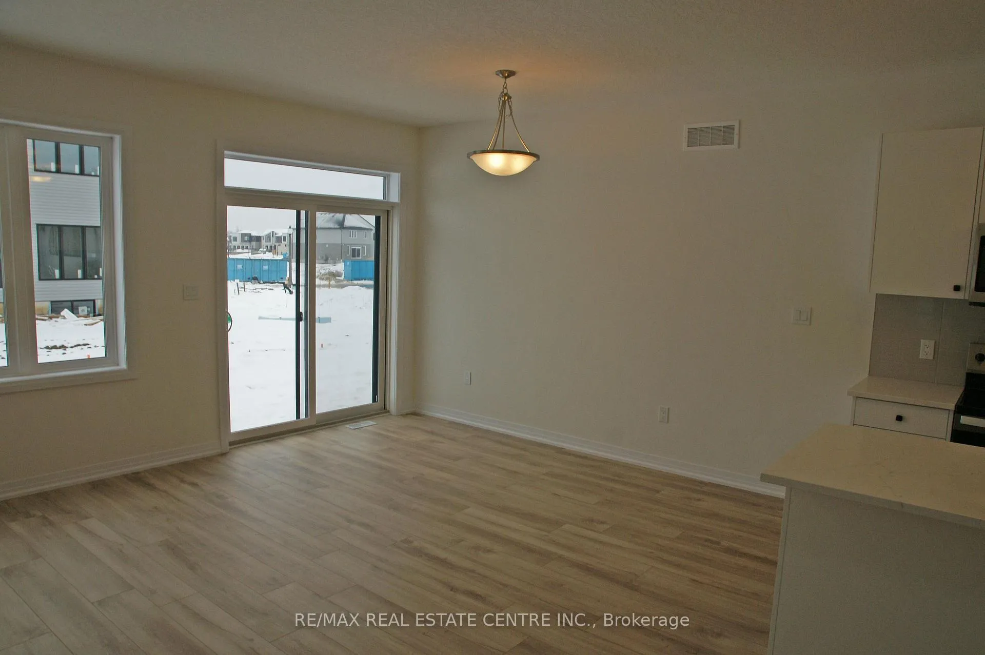 Photo 6 of 111 Winter Wren Crescent, Kitchener — HOMEH