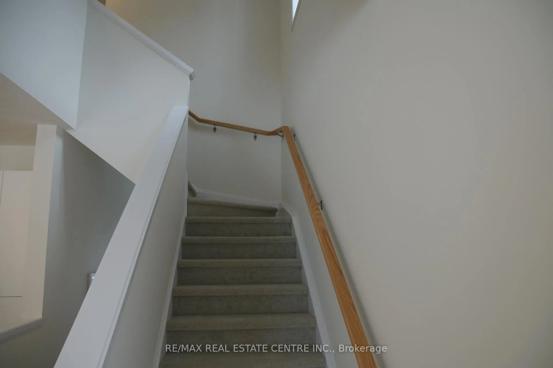 Photo 8 of 111 Winter Wren Crescent, Kitchener — HOMEH