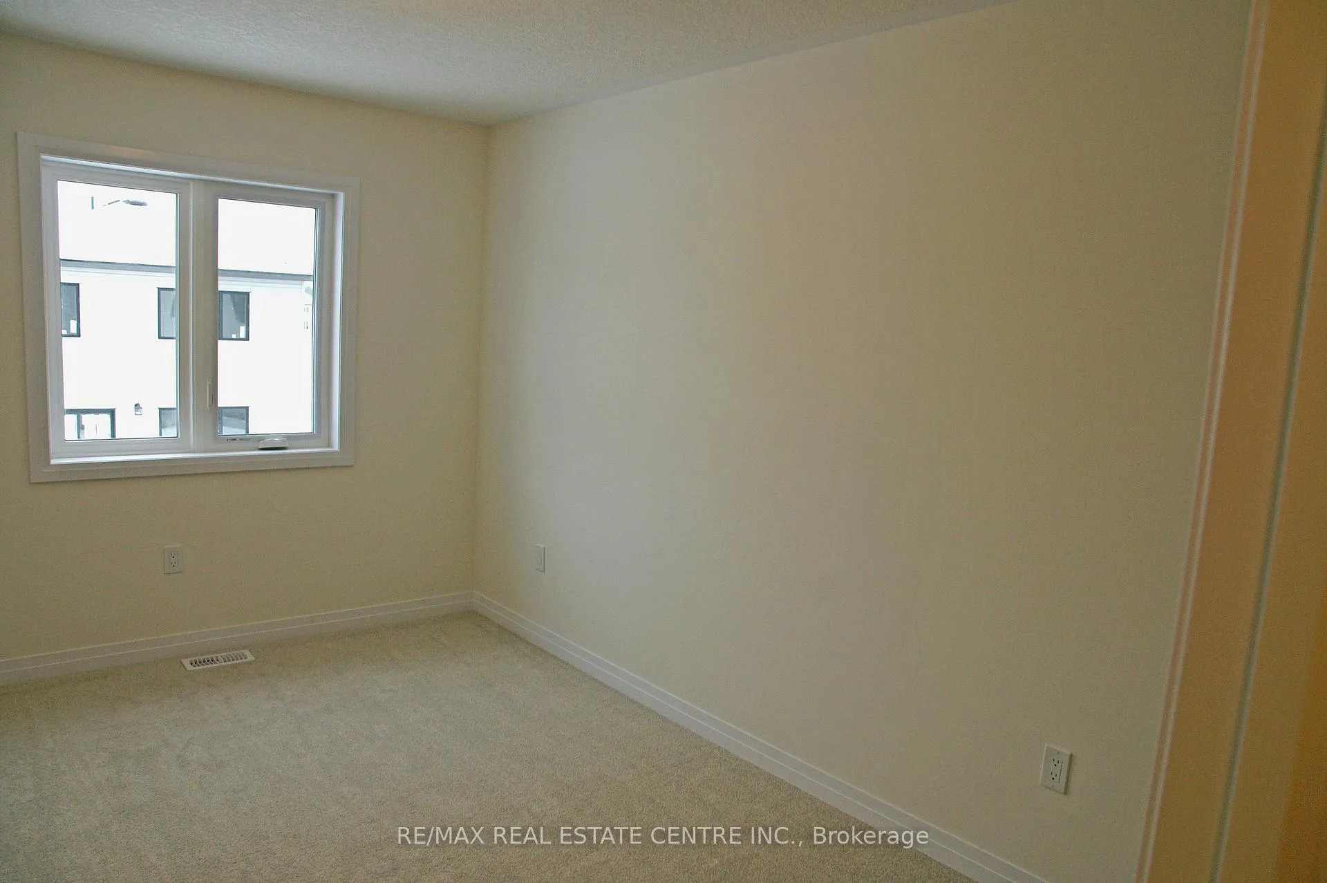 Photo 12 of 111 Winter Wren Crescent, Kitchener — HOMEH