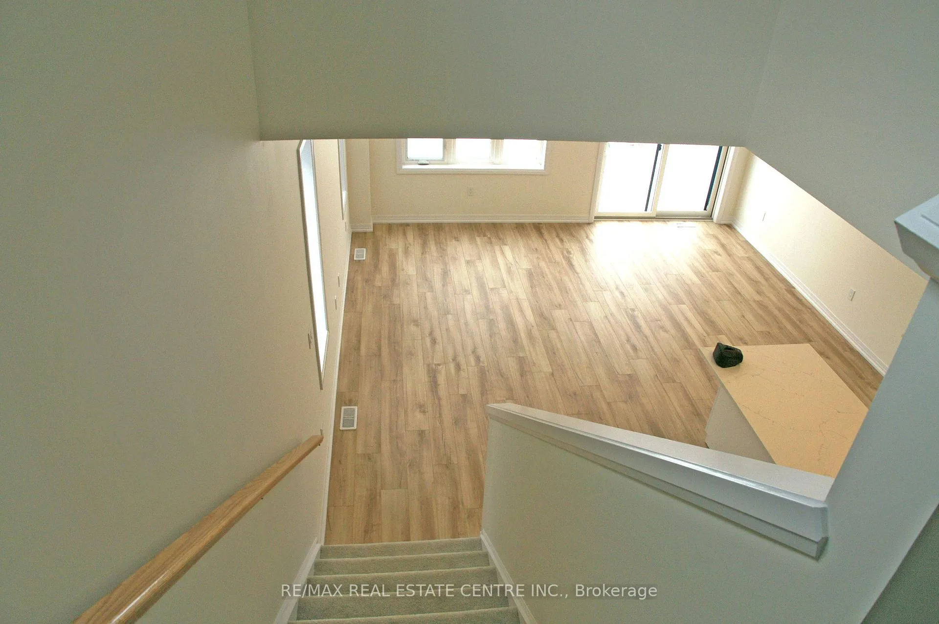 Photo 14 of 111 Winter Wren Crescent, Kitchener — HOMEH