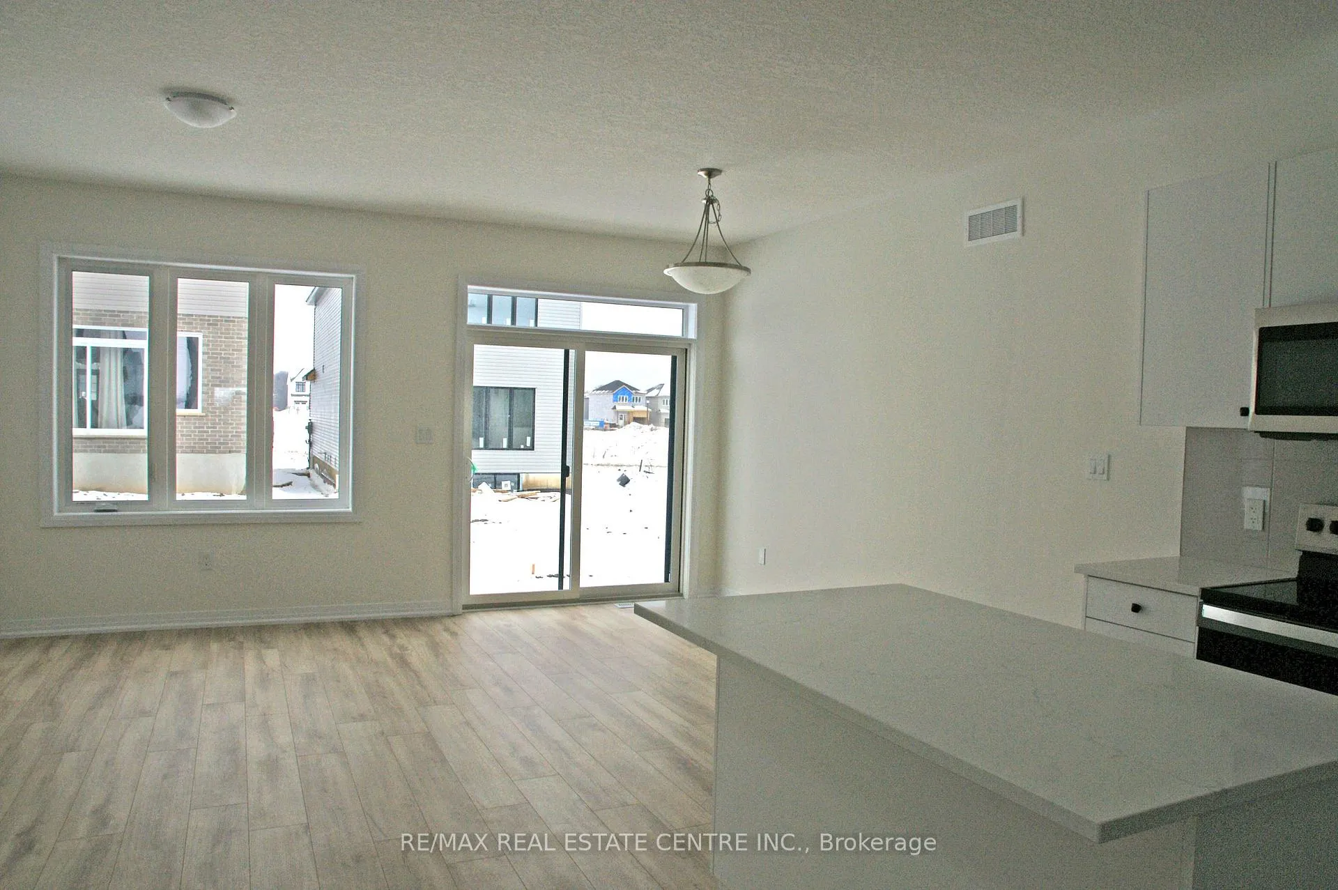 Photo 15 of 111 Winter Wren Crescent, Kitchener — HOMEH