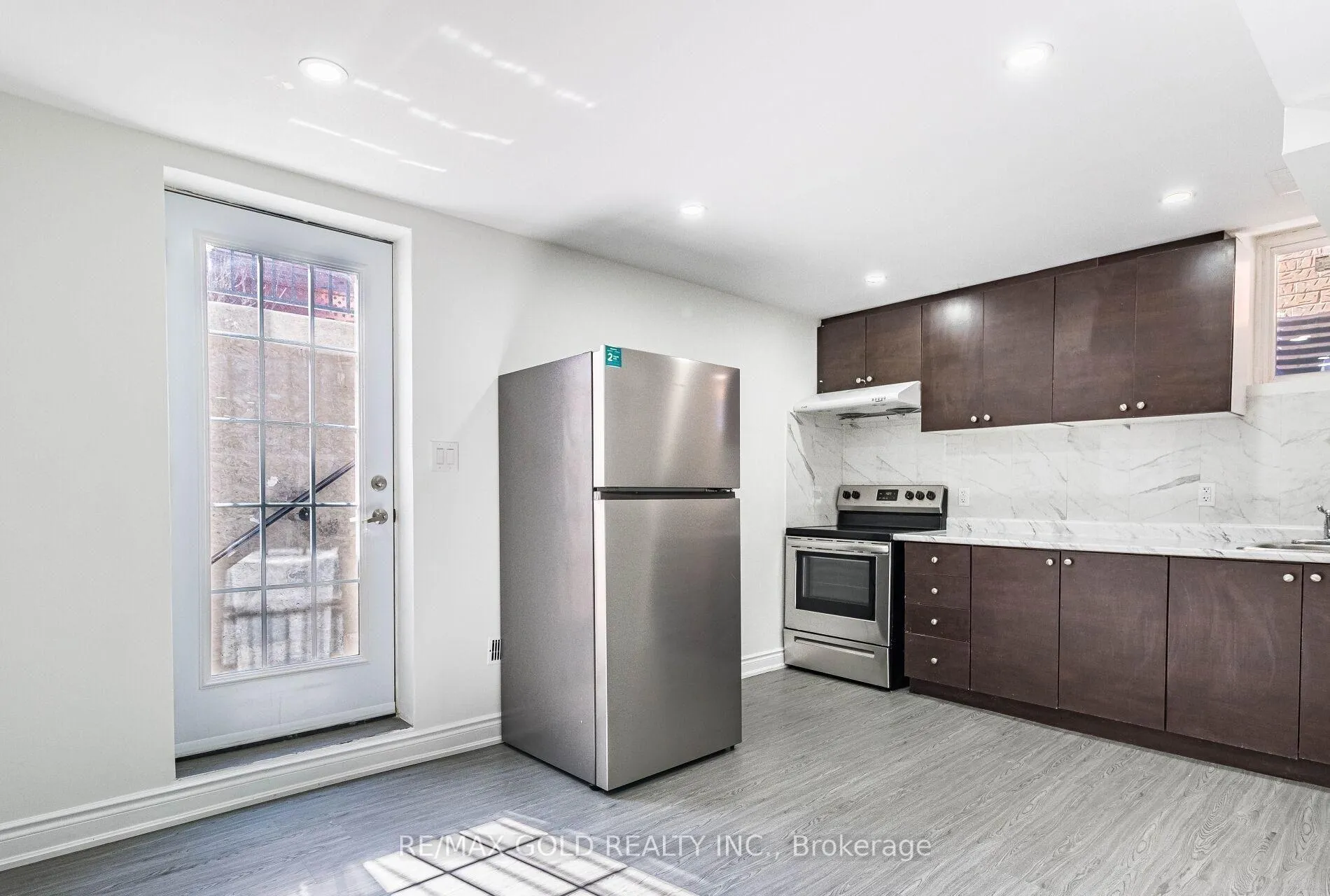 Photo 3 of 10 Chestermere (Bsmt) Crescent, Brampton, Fletcher's Meadow — HOMEH