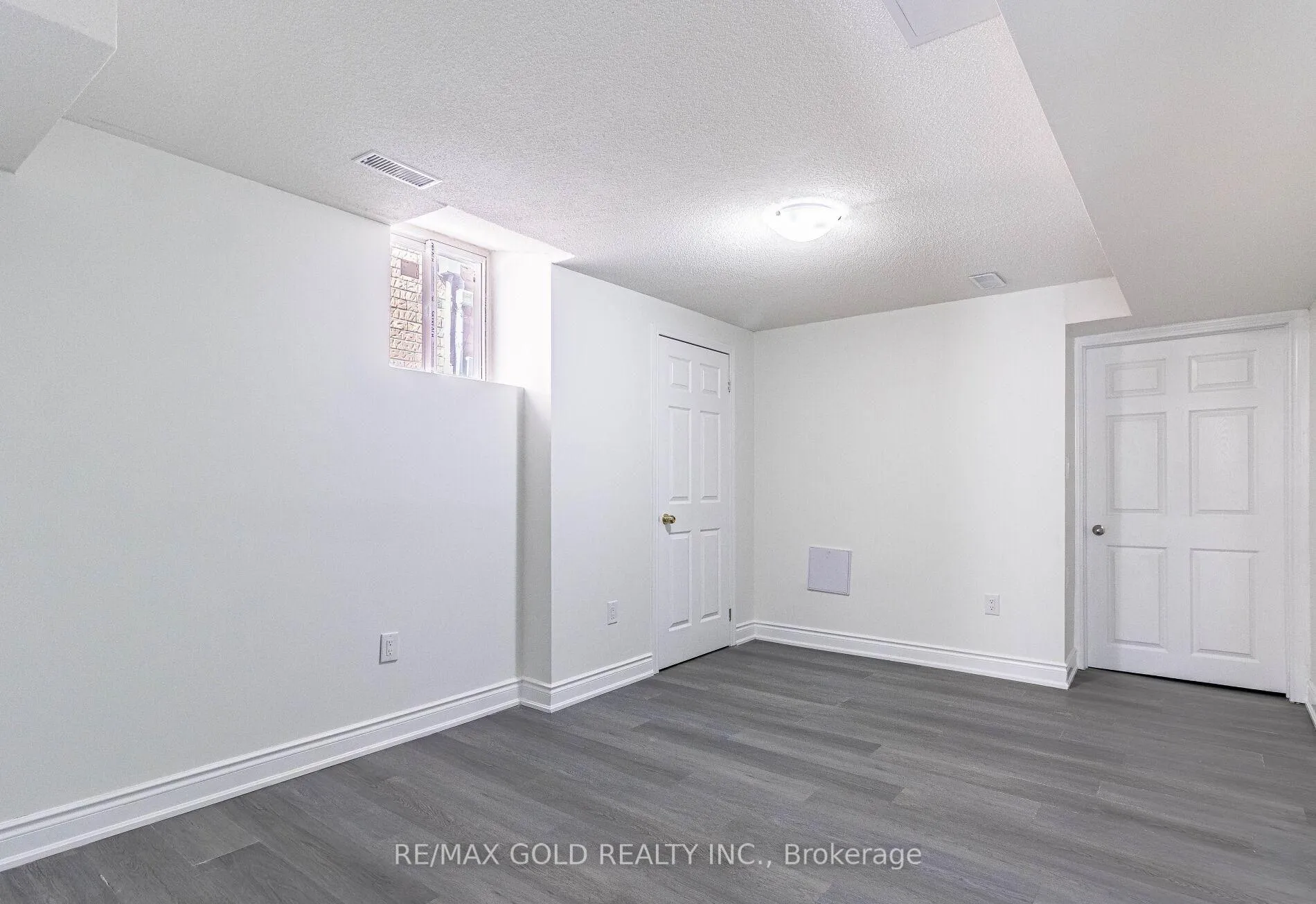 Photo 5 of 10 Chestermere (Bsmt) Crescent, Brampton, Fletcher's Meadow — HOMEH