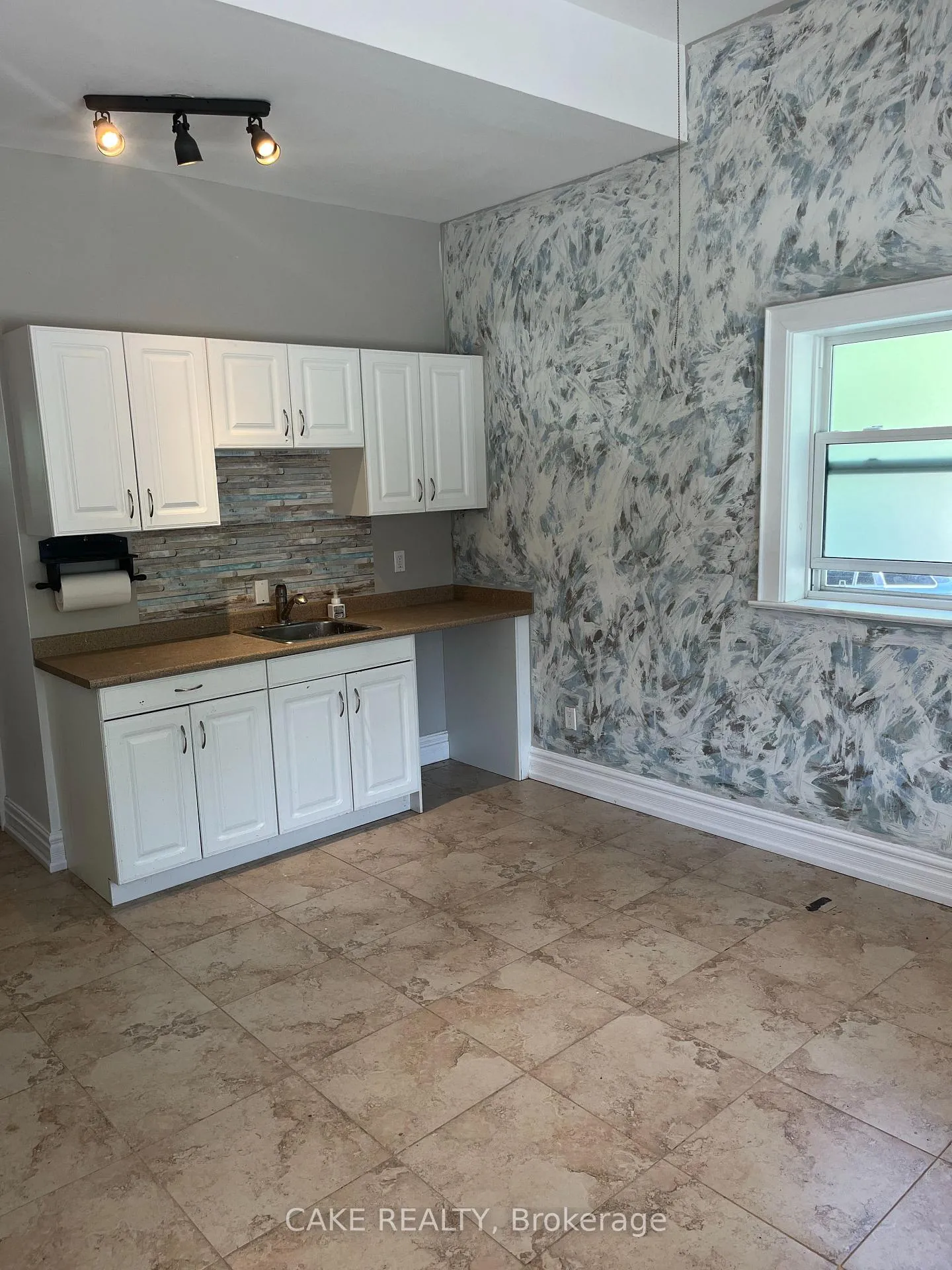Photo 2 of Unit Main, 270 Main Street, King, Schomberg — HOMEH