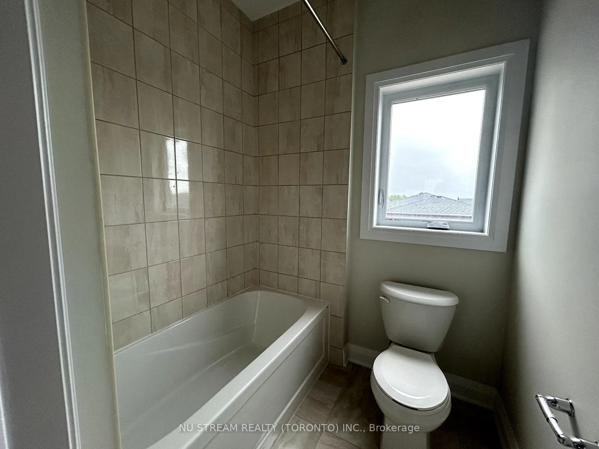Photo 14 of Unit Upper 2 levels, 732 Autumn Willow Drive, Waterloo — HOMEH