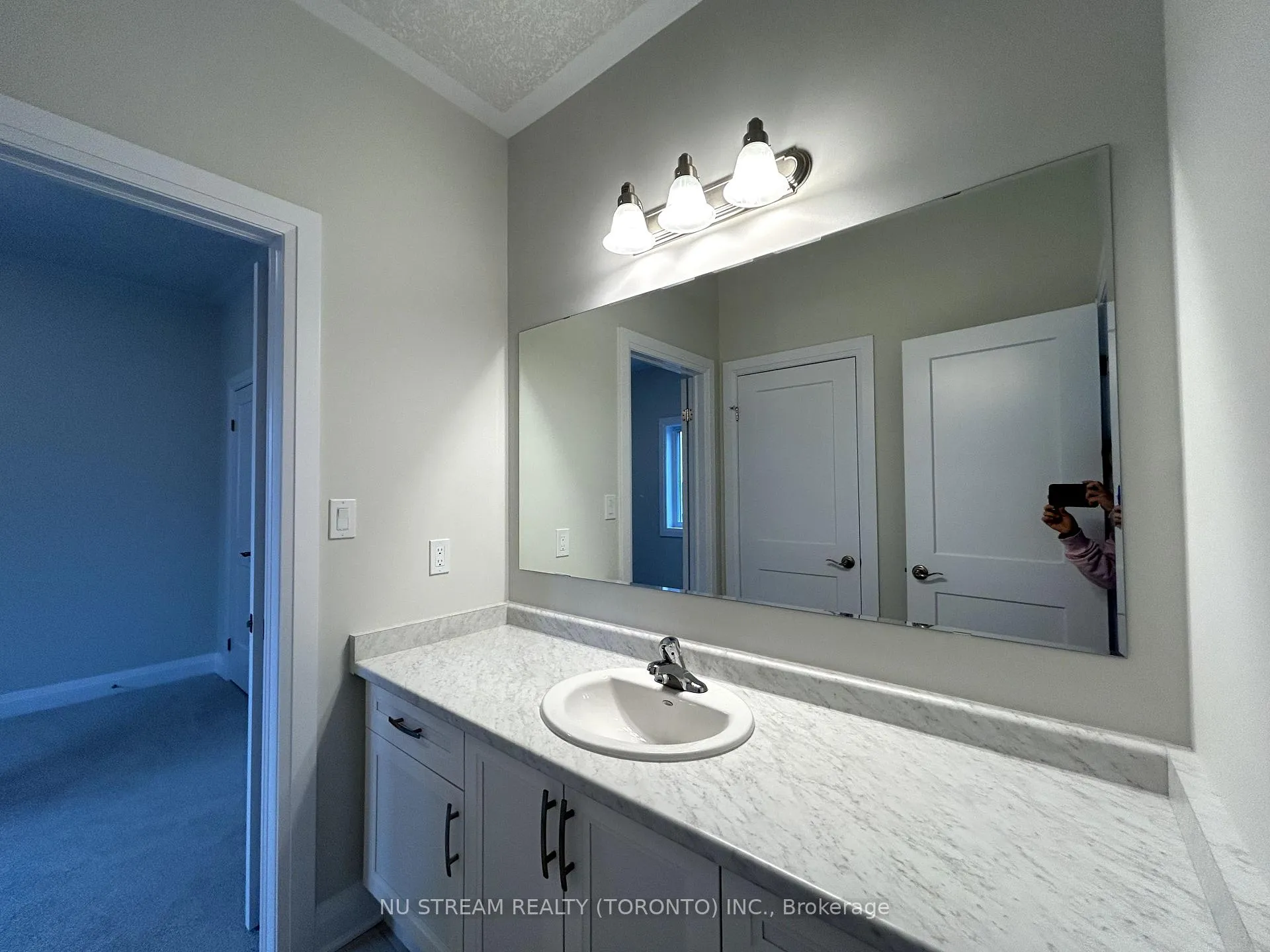 Photo 15 of Unit Upper 2 levels, 732 Autumn Willow Drive, Waterloo — HOMEH