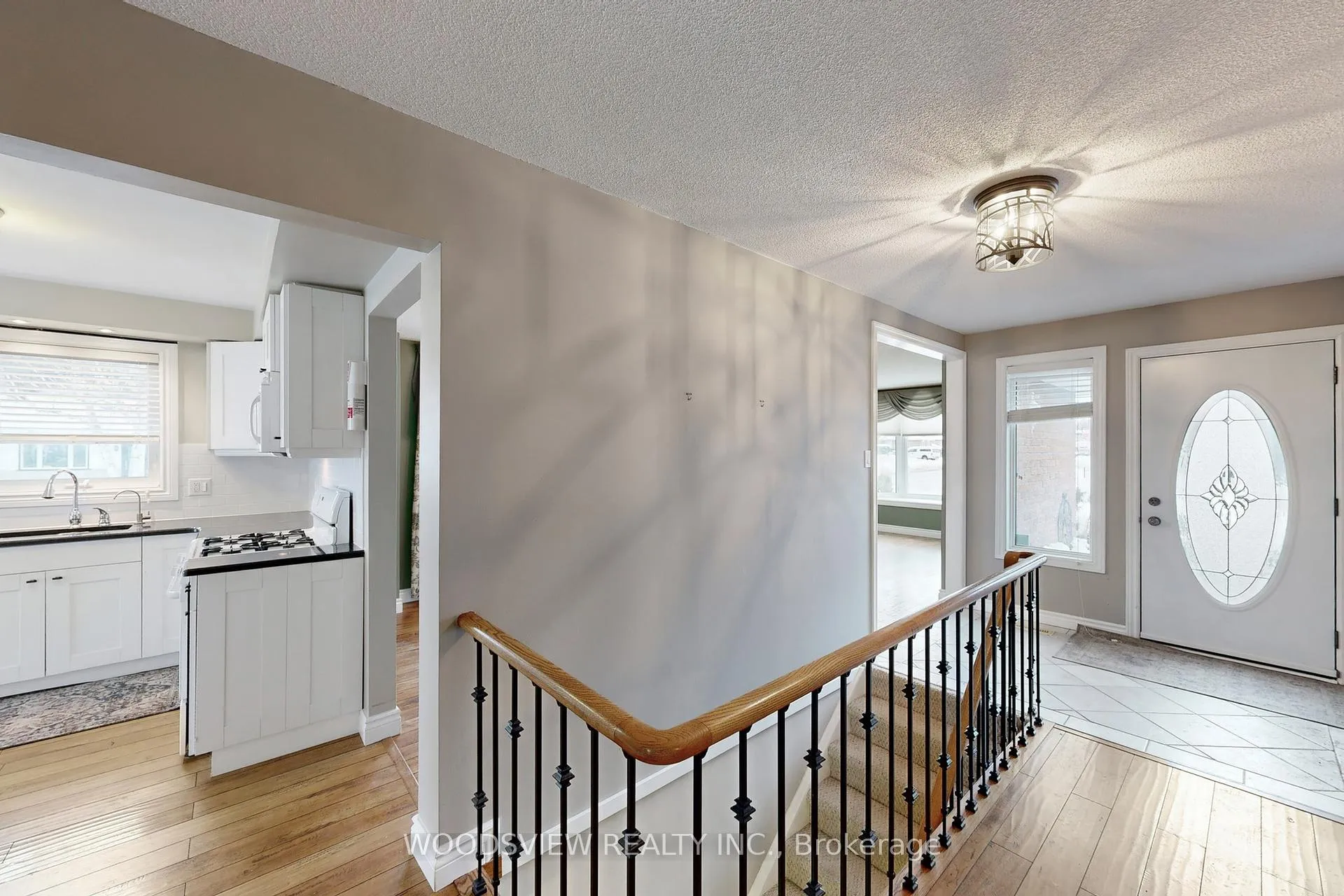 Photo 2 of 2 Charles Court, Barrie, Allandale Heights — HOMEH