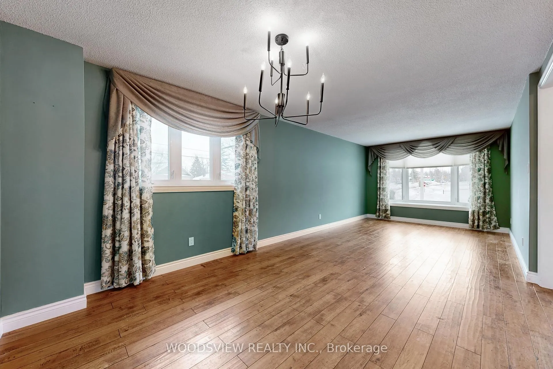 Photo 3 of 2 Charles Court, Barrie, Allandale Heights — HOMEH