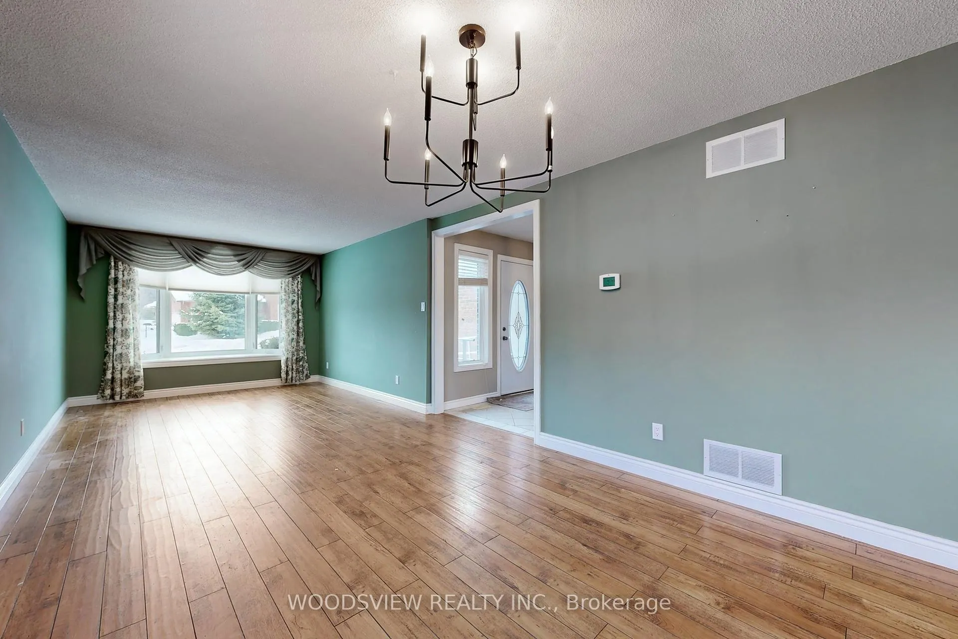 Photo 4 of 2 Charles Court, Barrie, Allandale Heights — HOMEH