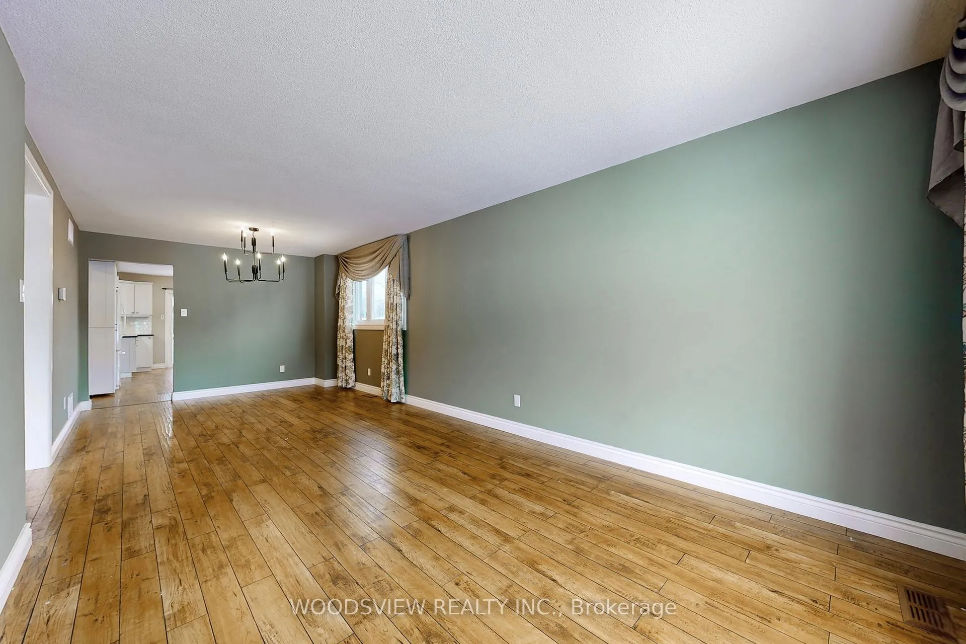 Photo 5 of 2 Charles Court, Barrie, Allandale Heights — HOMEH