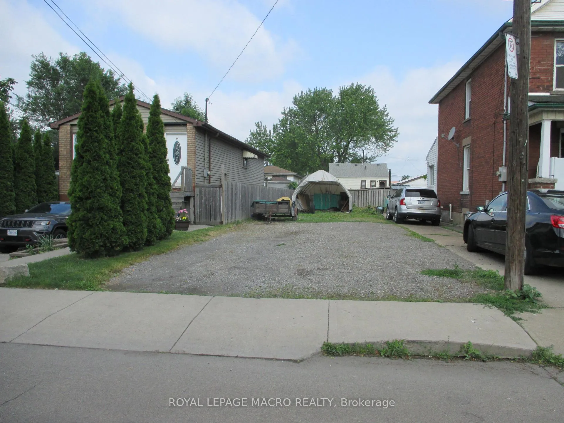 Photo 2 of 15 Bayfield Avenue, Hamilton, Crown Point — HOMEH