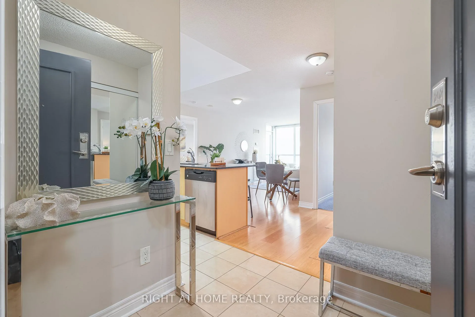 Photo 2 of Unit 1202, 60 Disera Drive, Vaughan, Beverley Glen — HOMEH
