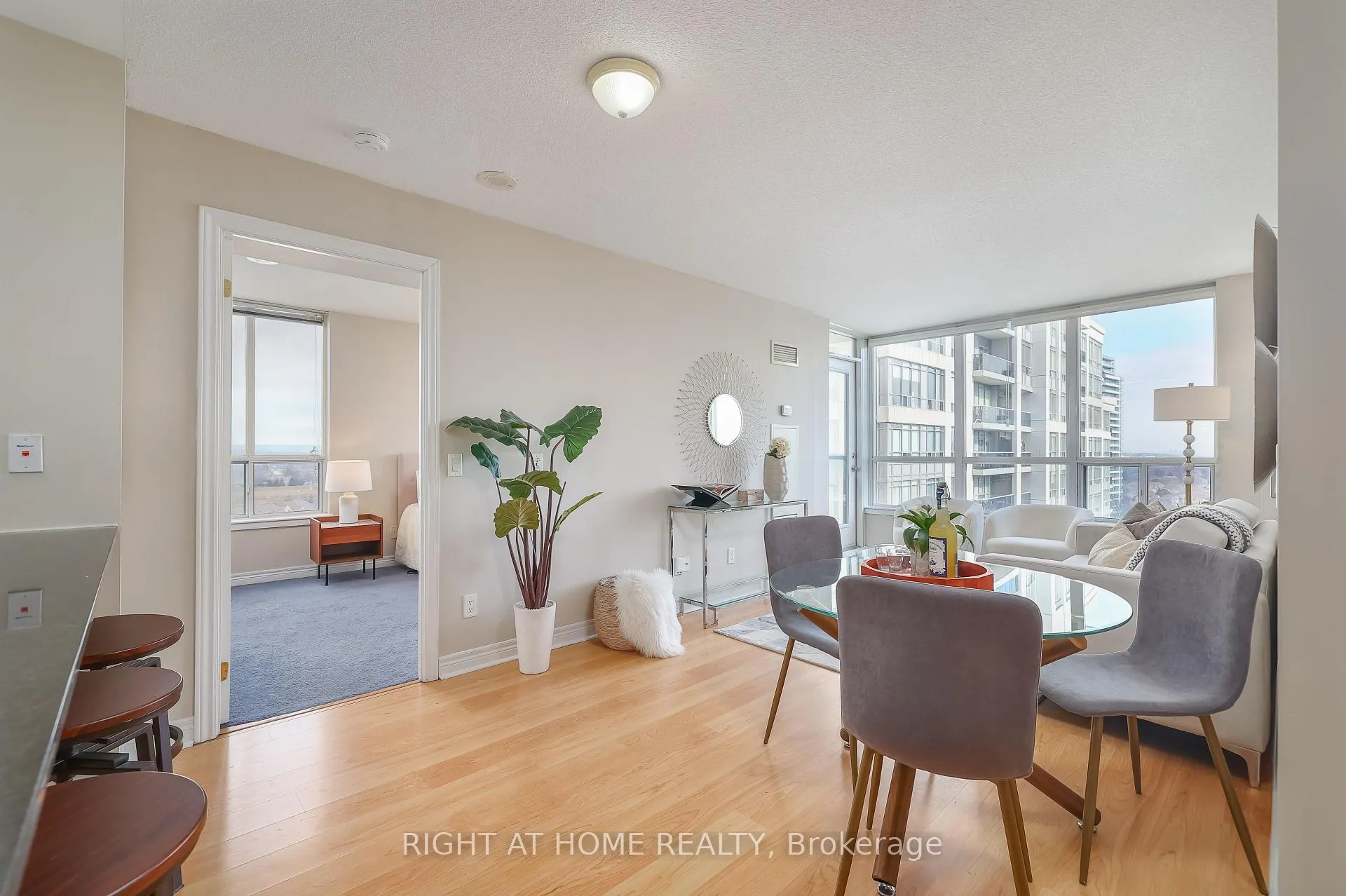 Photo 4 of Unit 1202, 60 Disera Drive, Vaughan, Beverley Glen — HOMEH