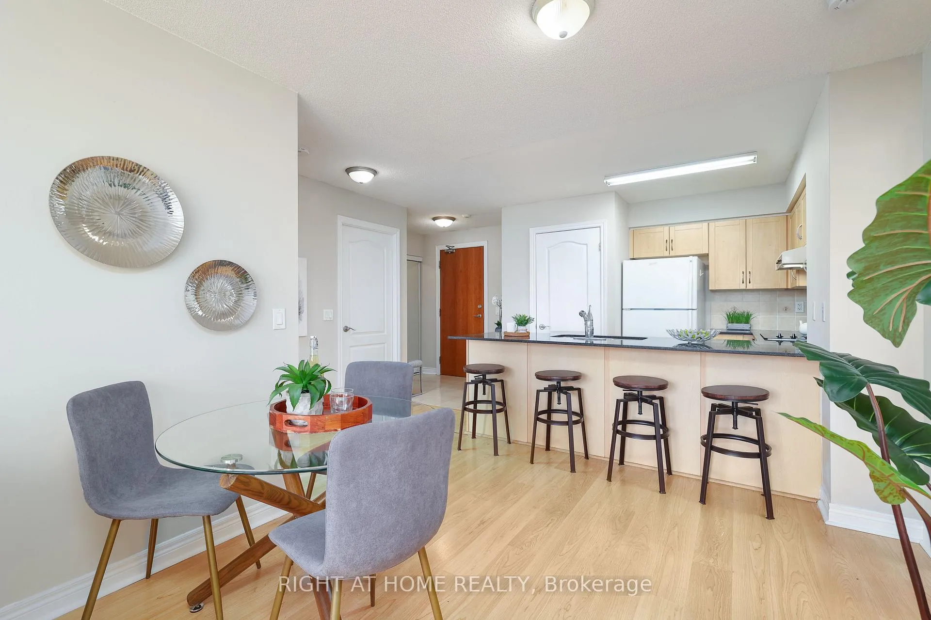 Photo 7 of Unit 1202, 60 Disera Drive, Vaughan, Beverley Glen — HOMEH