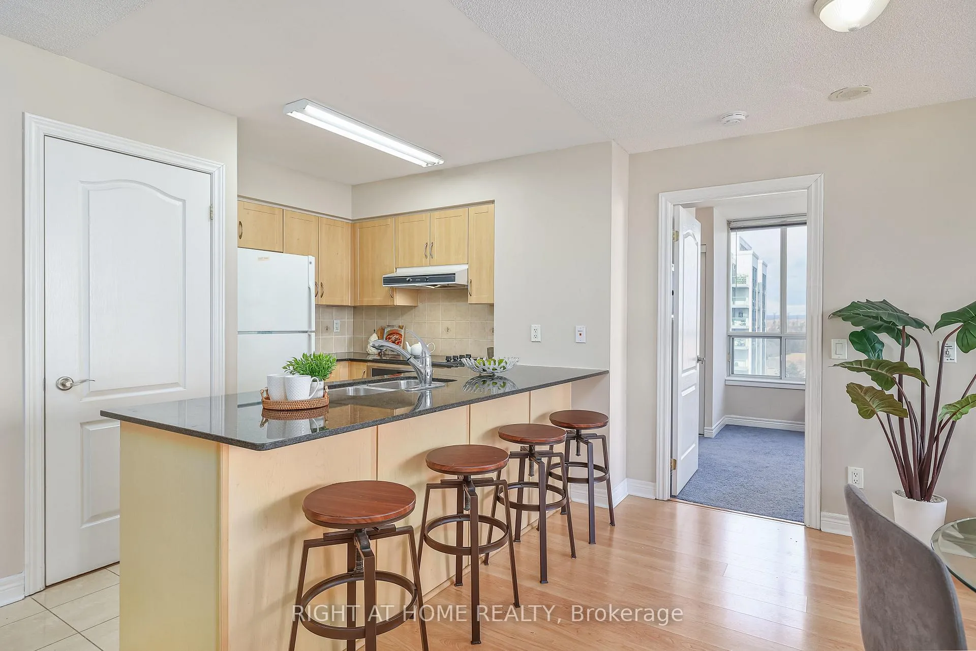 Photo 8 of Unit 1202, 60 Disera Drive, Vaughan, Beverley Glen — HOMEH