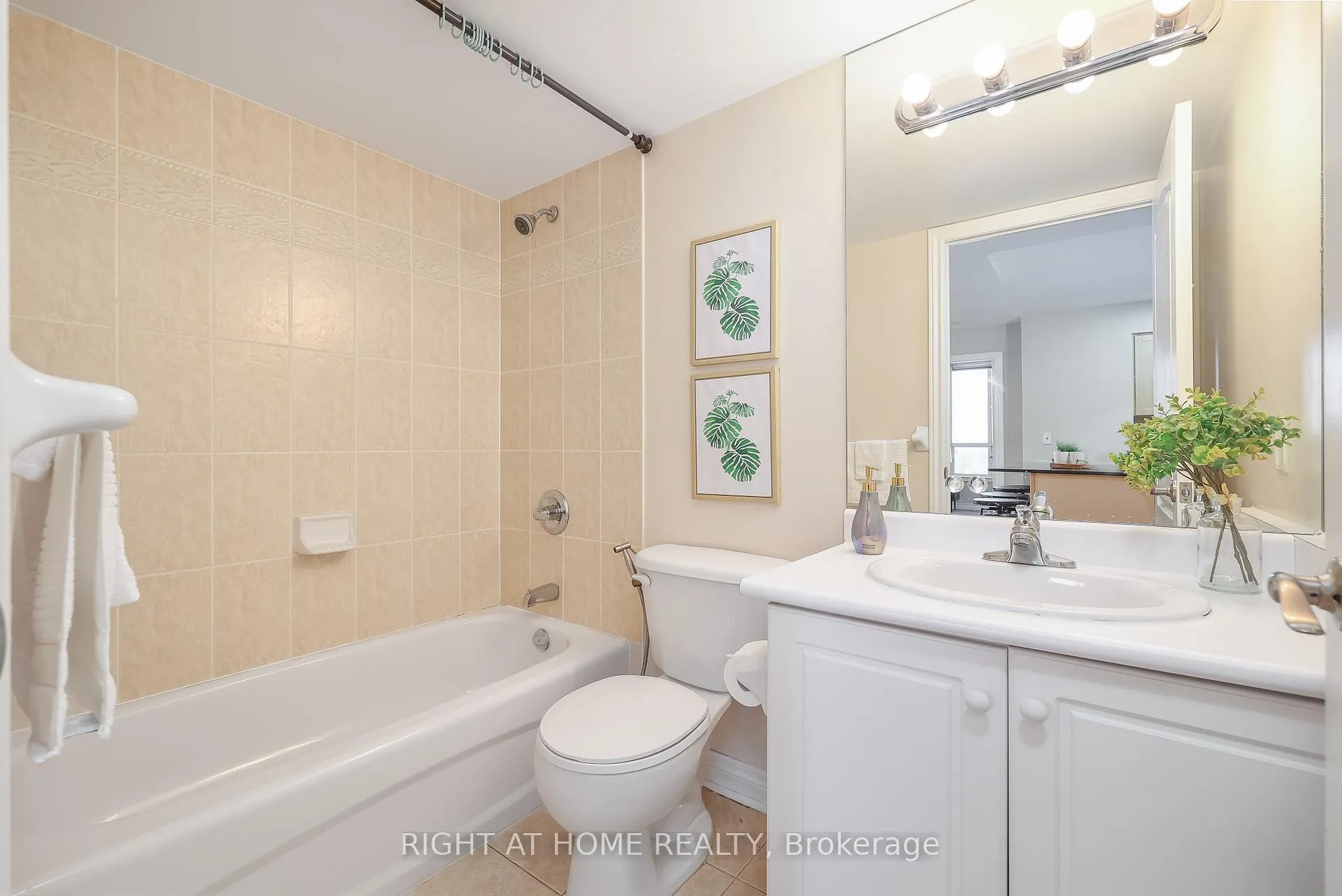 Photo 12 of Unit 1202, 60 Disera Drive, Vaughan, Beverley Glen — HOMEH
