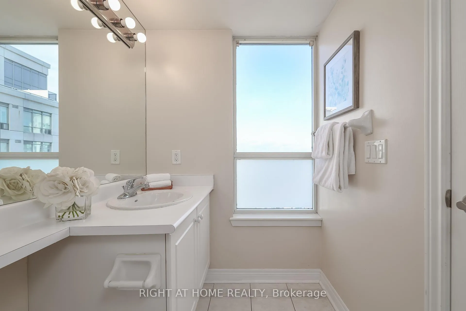 Photo 16 of Unit 1202, 60 Disera Drive, Vaughan, Beverley Glen — HOMEH