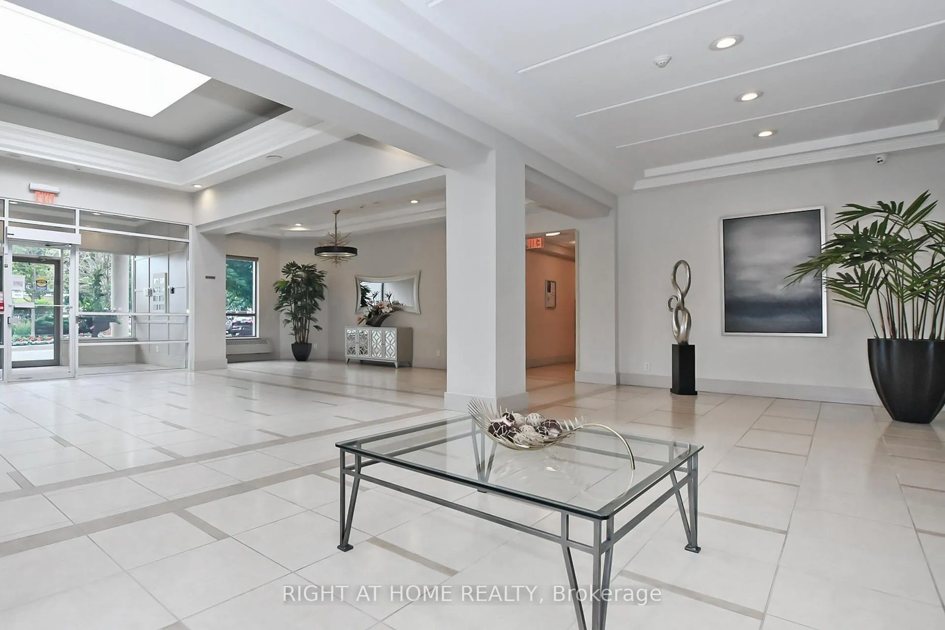 Photo 22 of Unit 1202, 60 Disera Drive, Vaughan, Beverley Glen — HOMEH