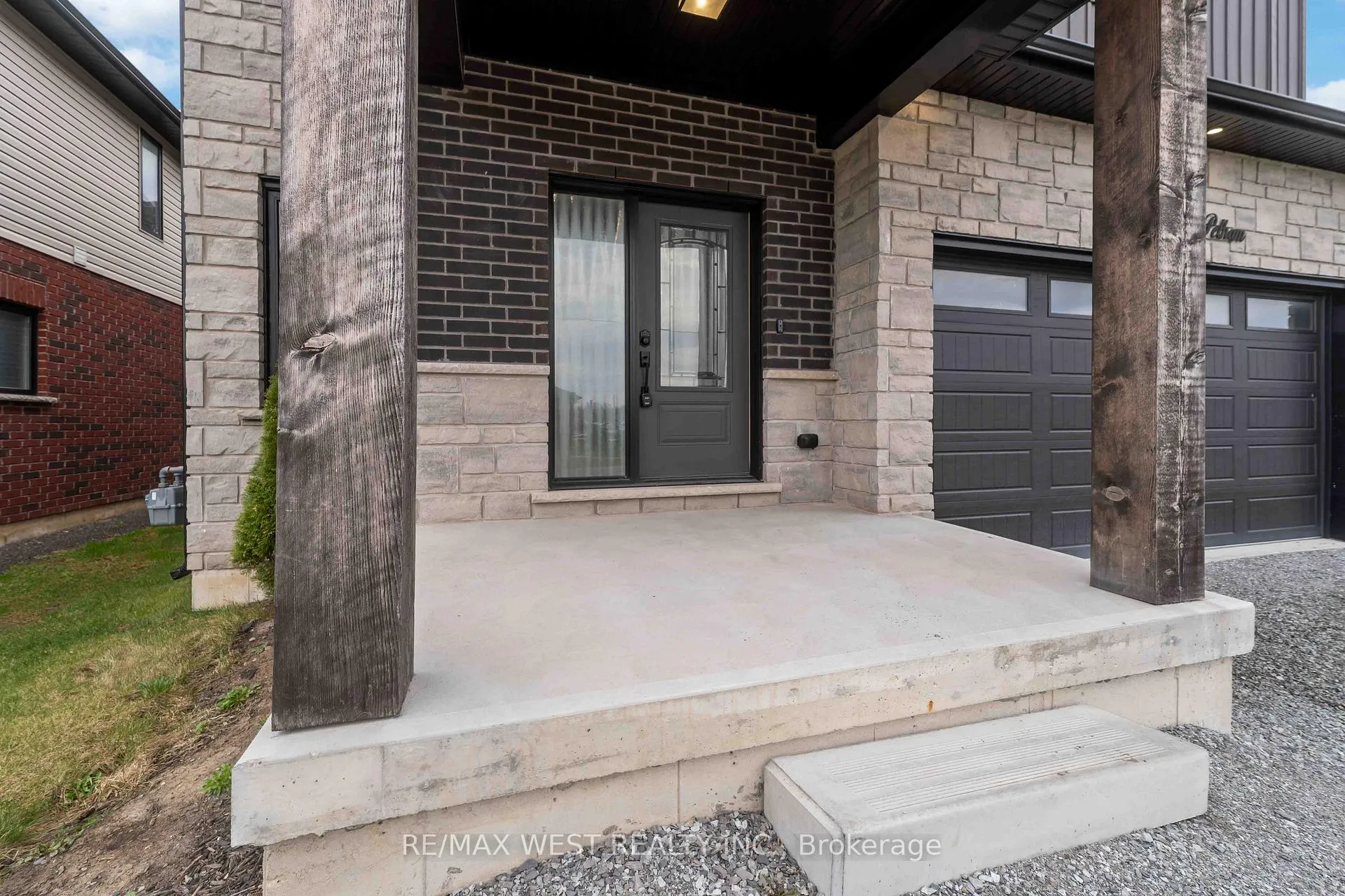 Photo 2 of 210 S Pelham Road, Welland, Coyle Creek — HOMEH