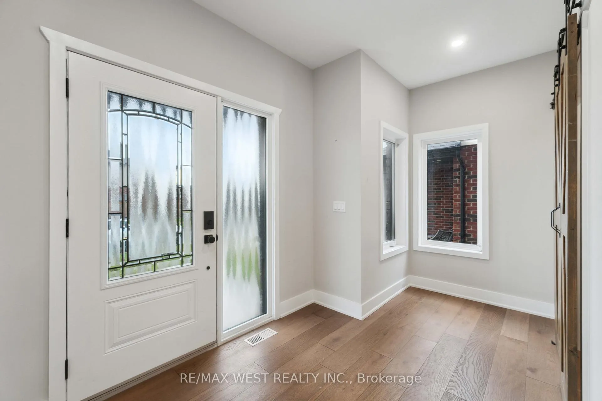 Photo 3 of 210 S Pelham Road, Welland, Coyle Creek — HOMEH