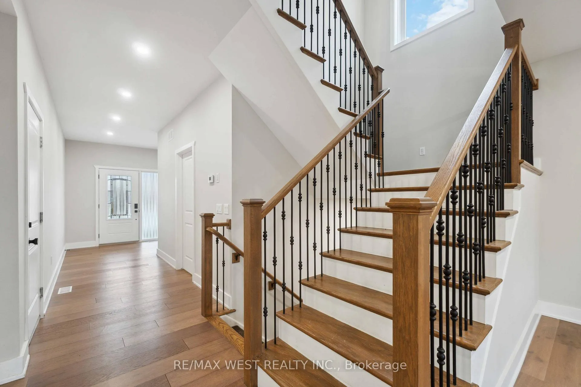 Photo 4 of 210 S Pelham Road, Welland, Coyle Creek — HOMEH