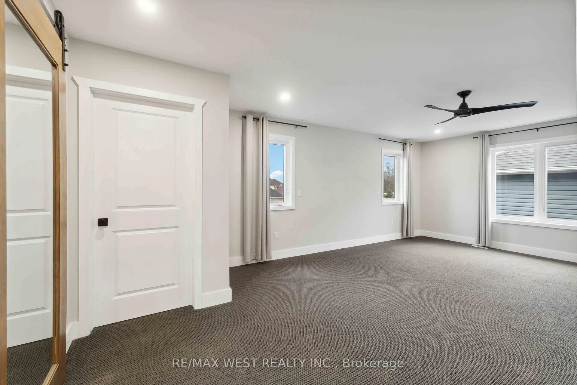 Photo 11 of 210 S Pelham Road, Welland, Coyle Creek — HOMEH